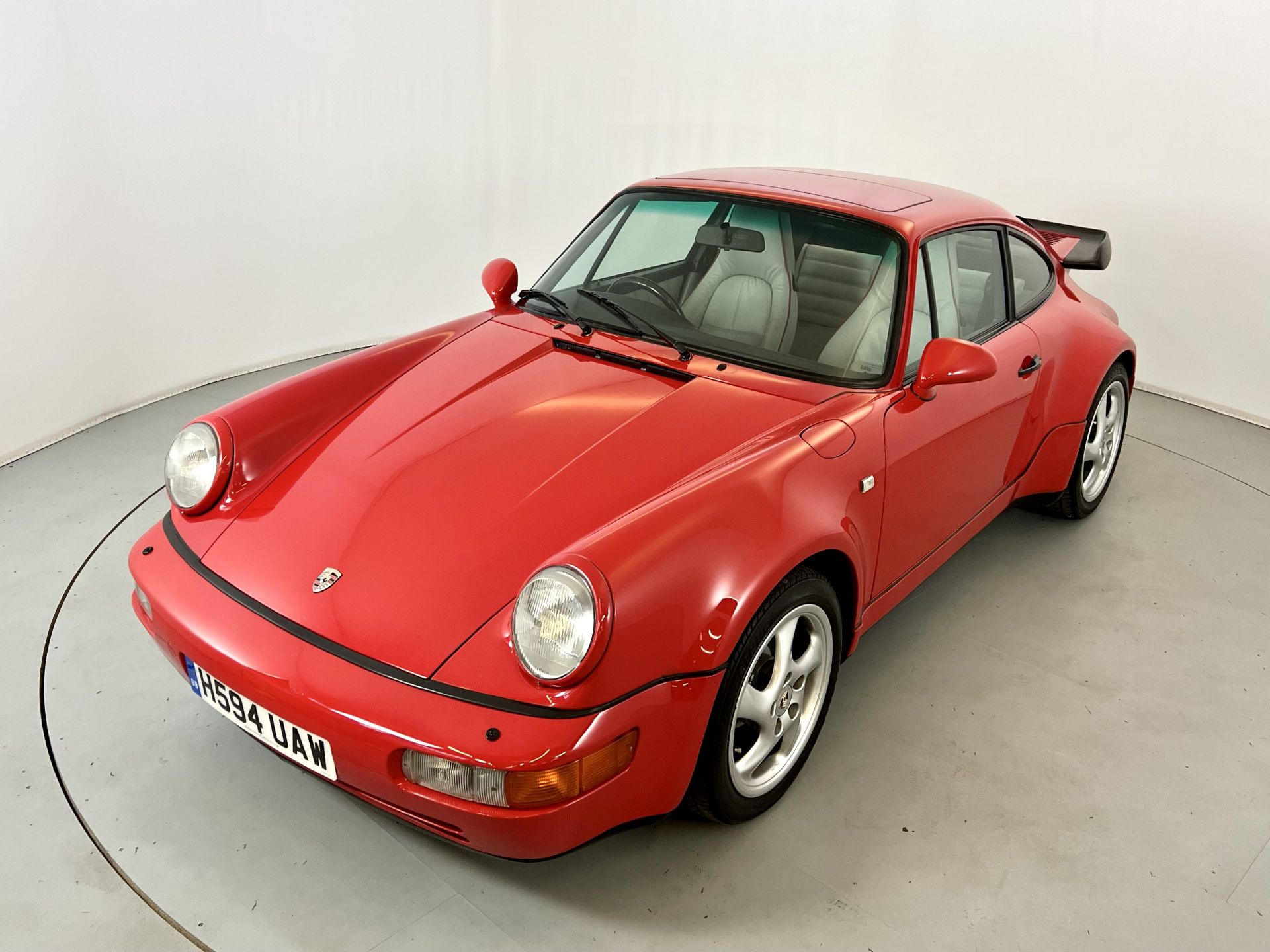 Porsche 911 Turbo 3.3 - Image 31 of 32