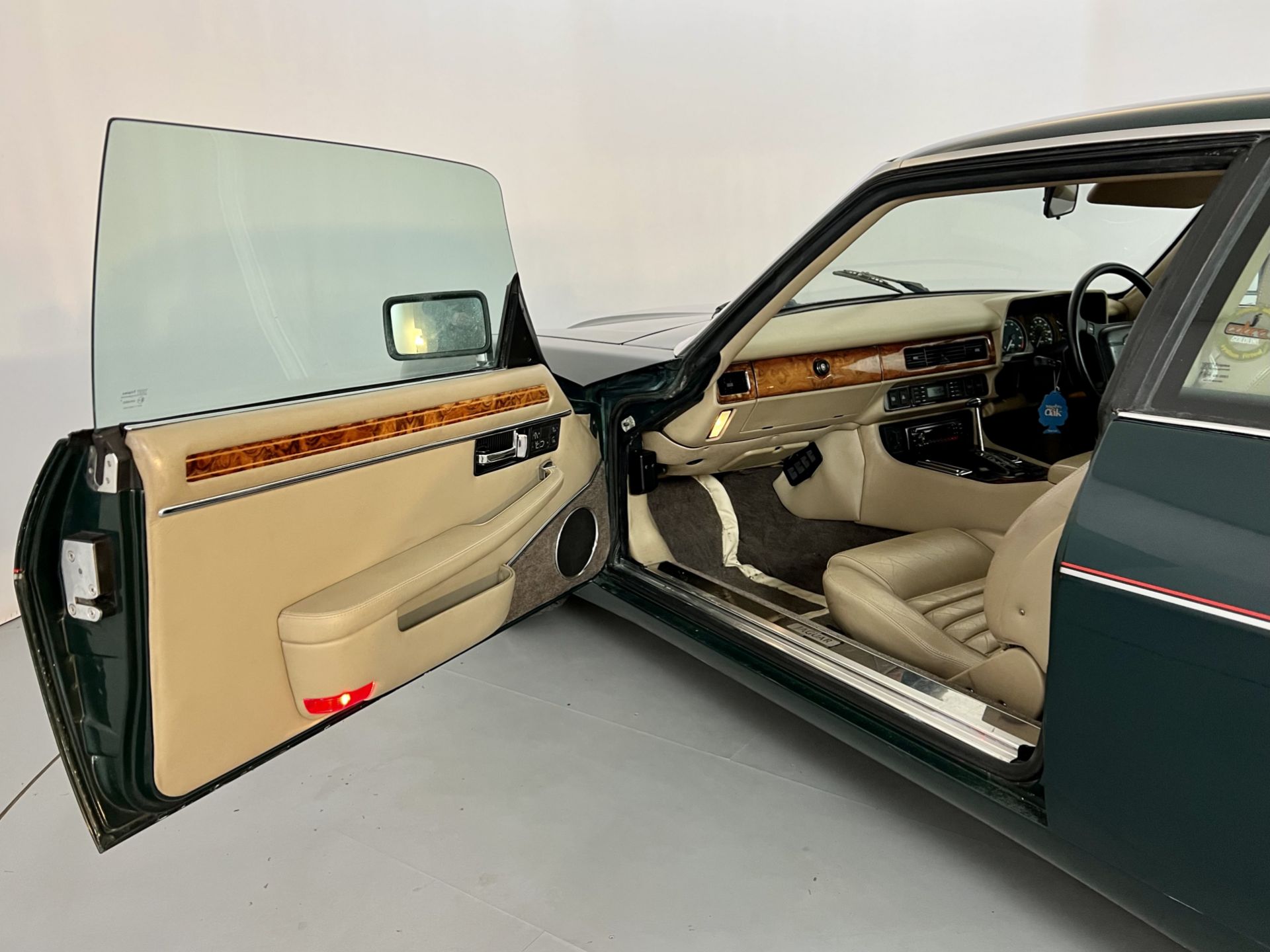 Jaguar XJS V12 - Image 12 of 29