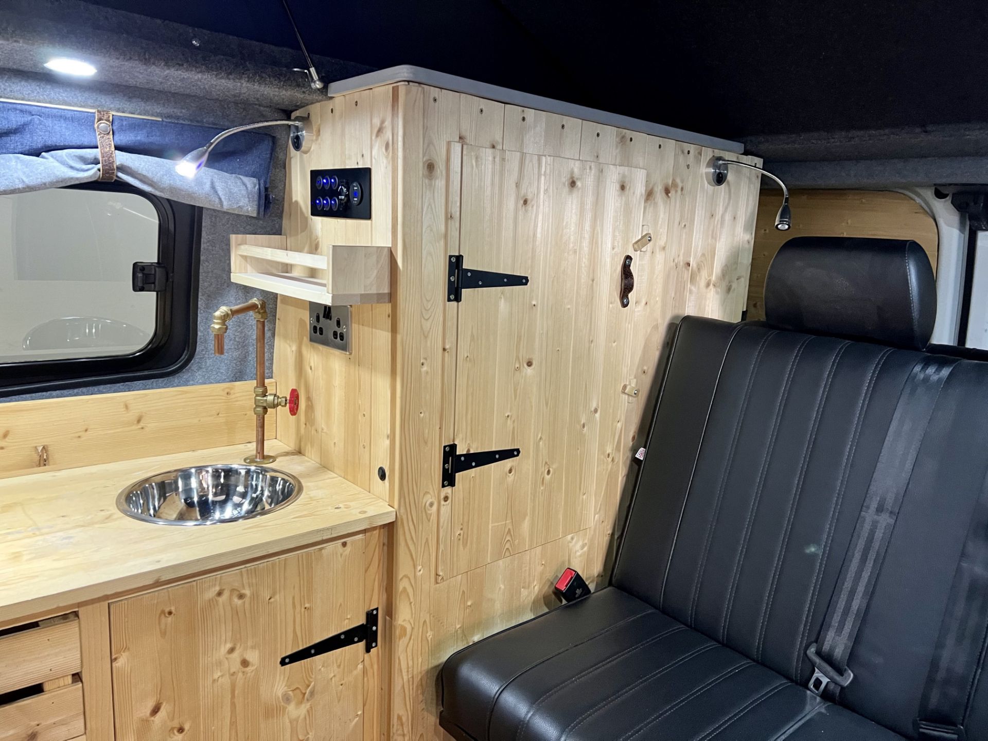 Ford Transit Custom Camper - Image 32 of 36