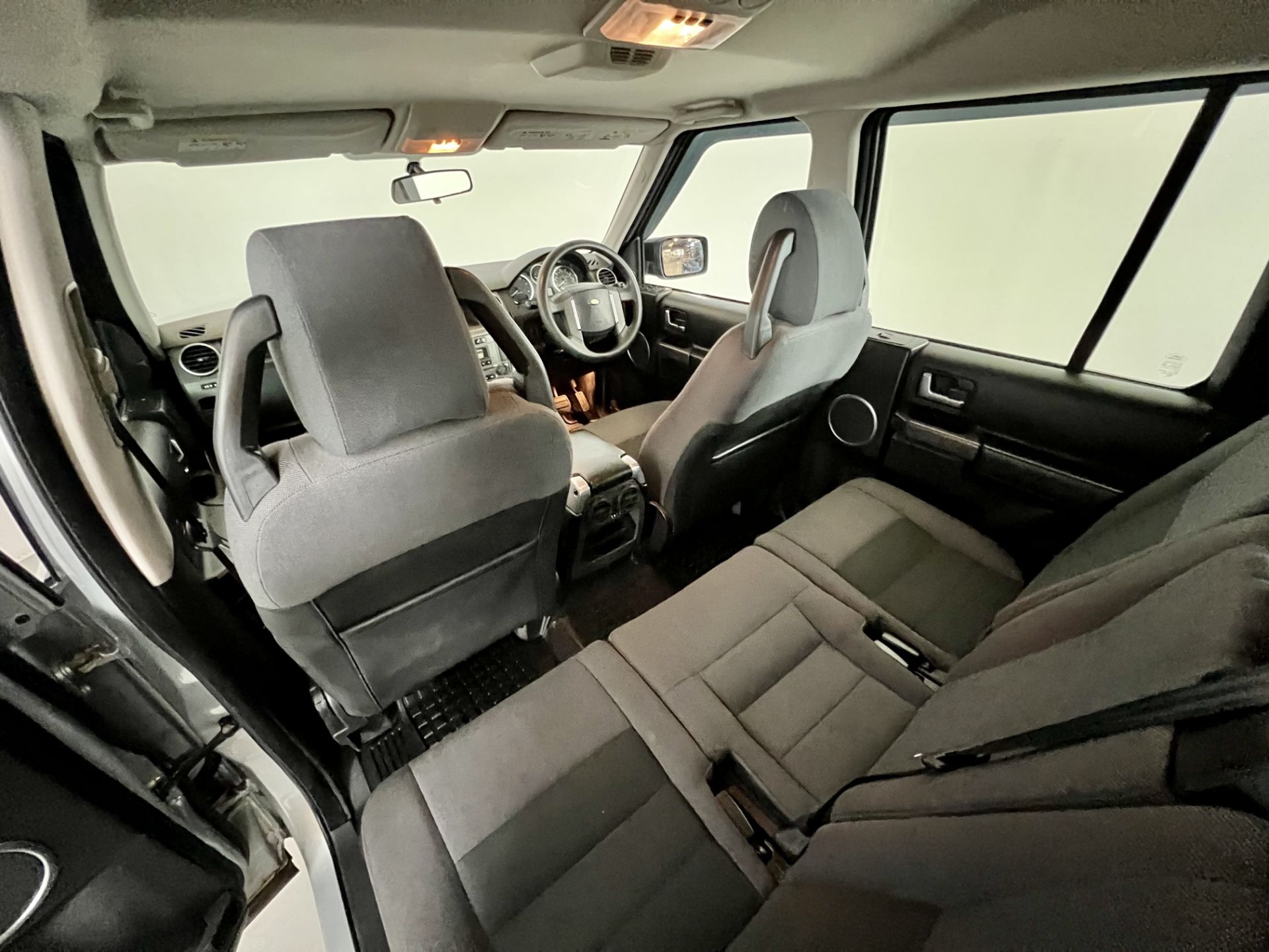 Land Rover Discovery - Image 25 of 34