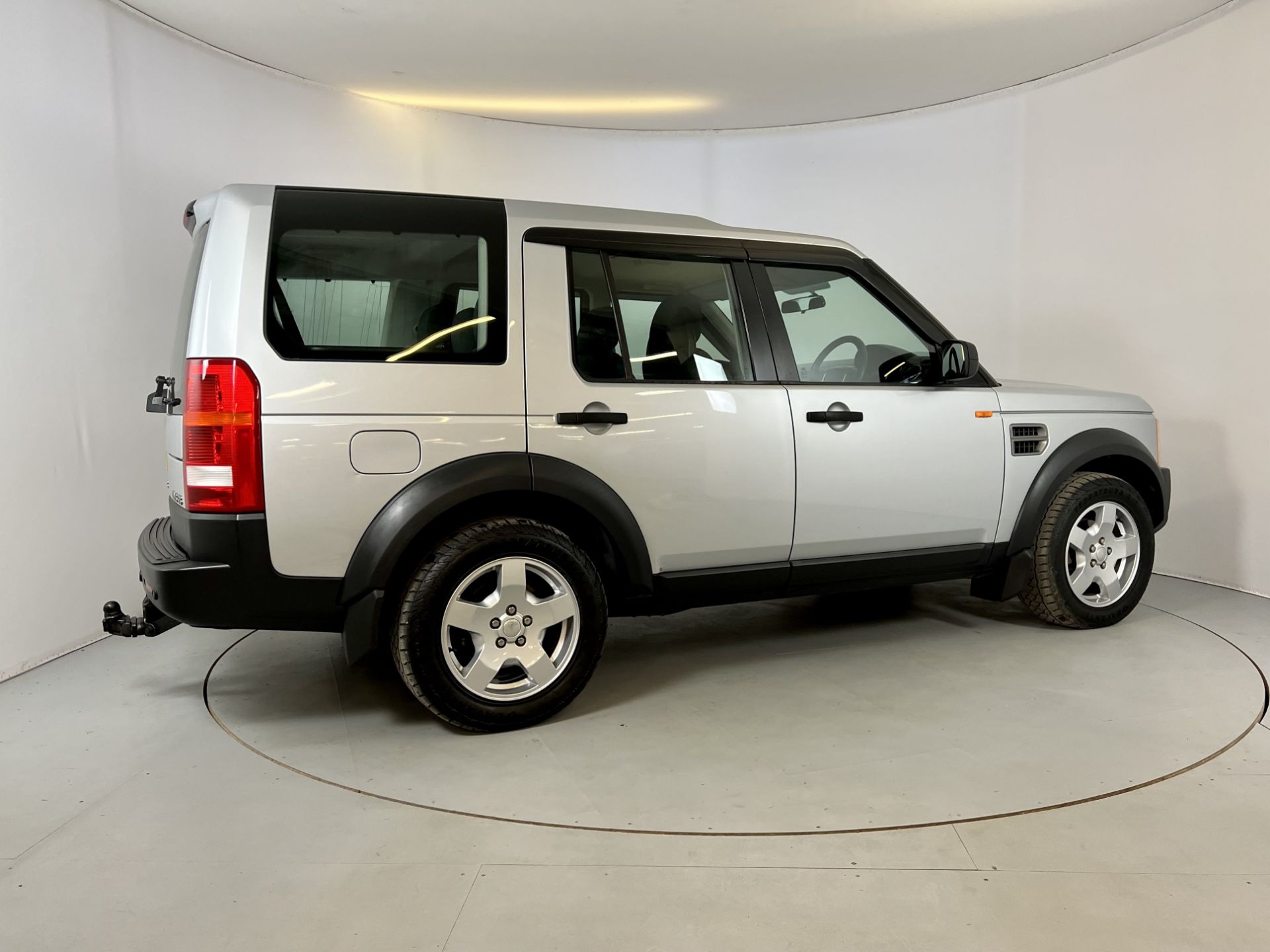 Land Rover Discovery - Image 10 of 34