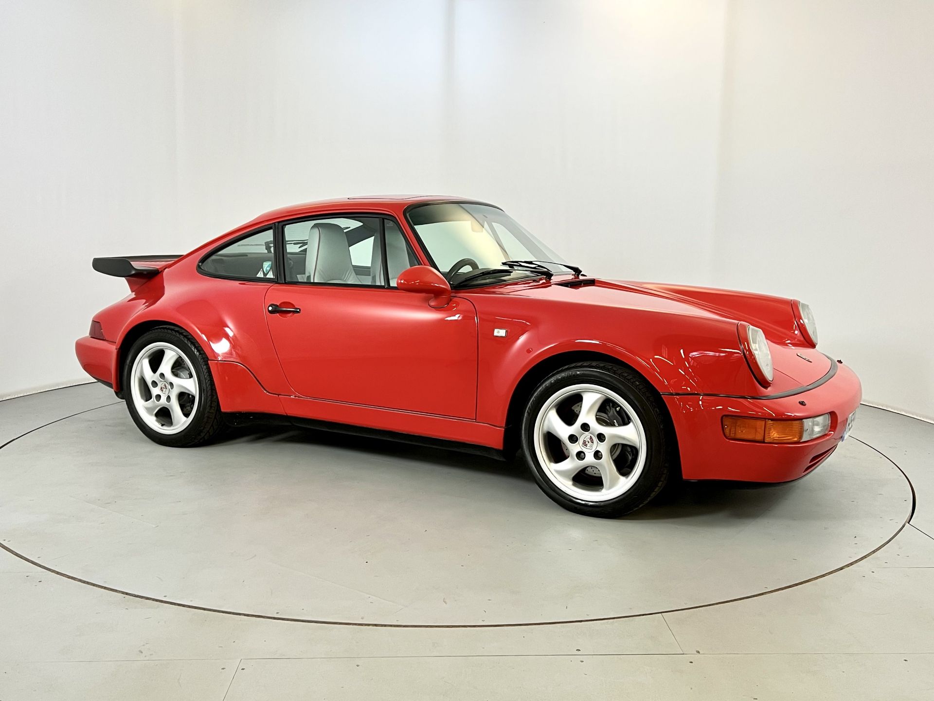 Porsche 911 Turbo 3.3 - Image 12 of 32