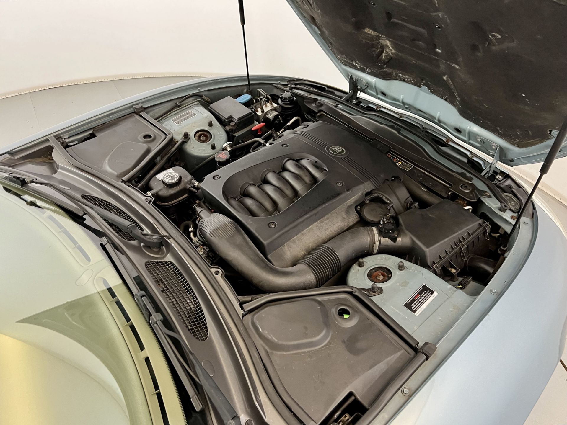 Jaguar XK8 - Image 28 of 29