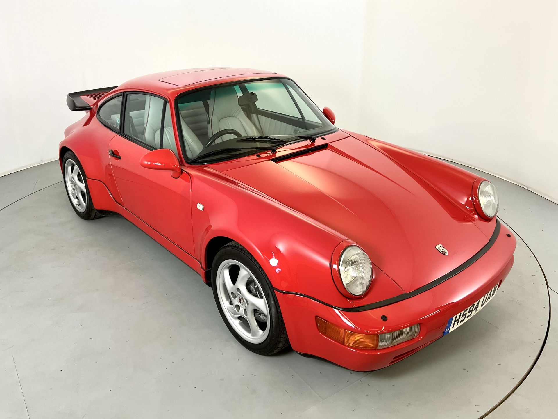 Porsche 911 Turbo 3.3 - Image 32 of 32