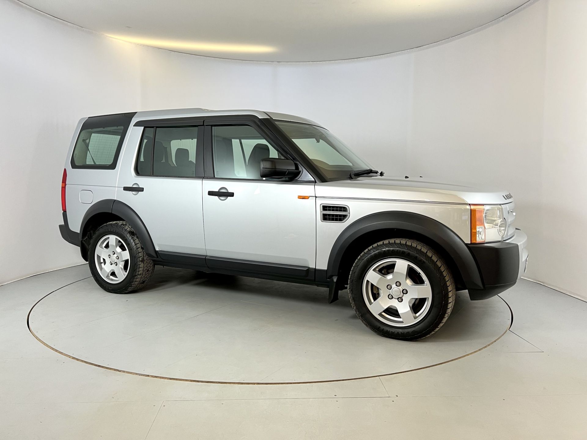 Land Rover Discovery - Image 12 of 34