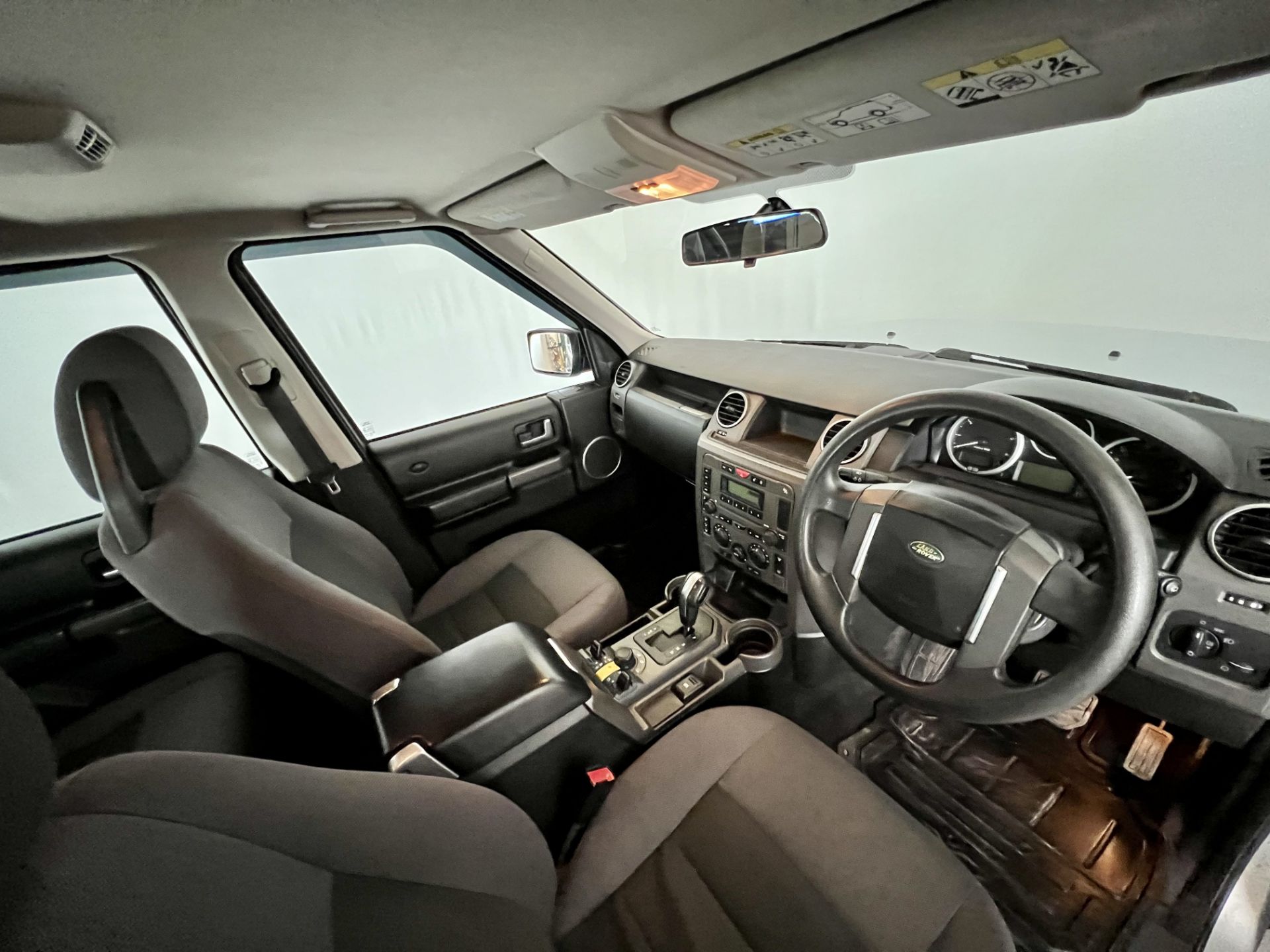 Land Rover Discovery - Image 19 of 34