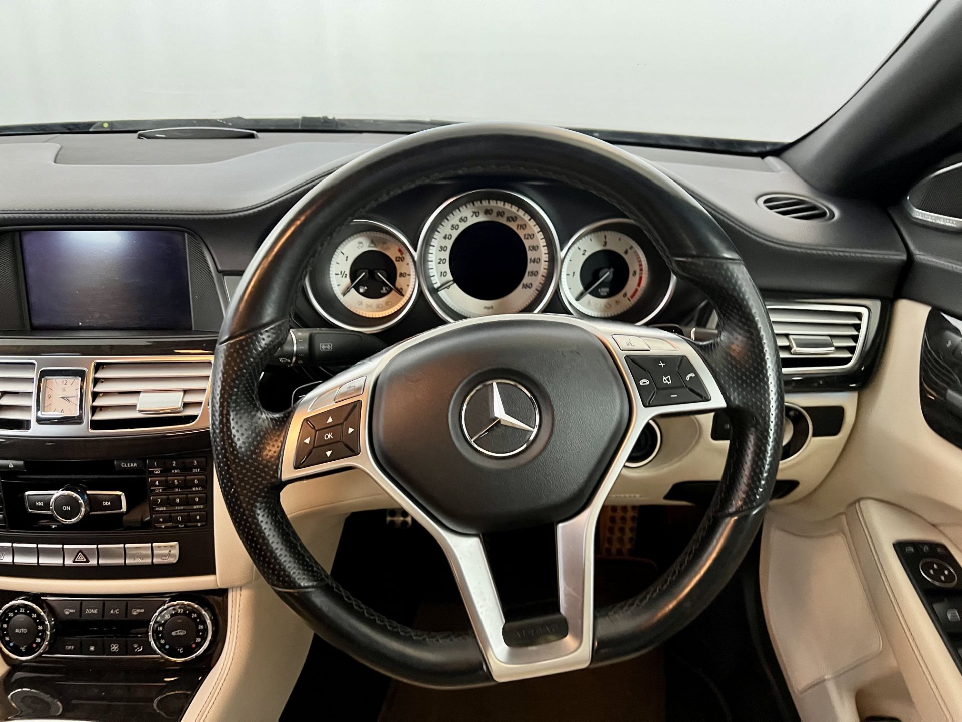 Mercedes-Benz CLS350 - Image 30 of 34