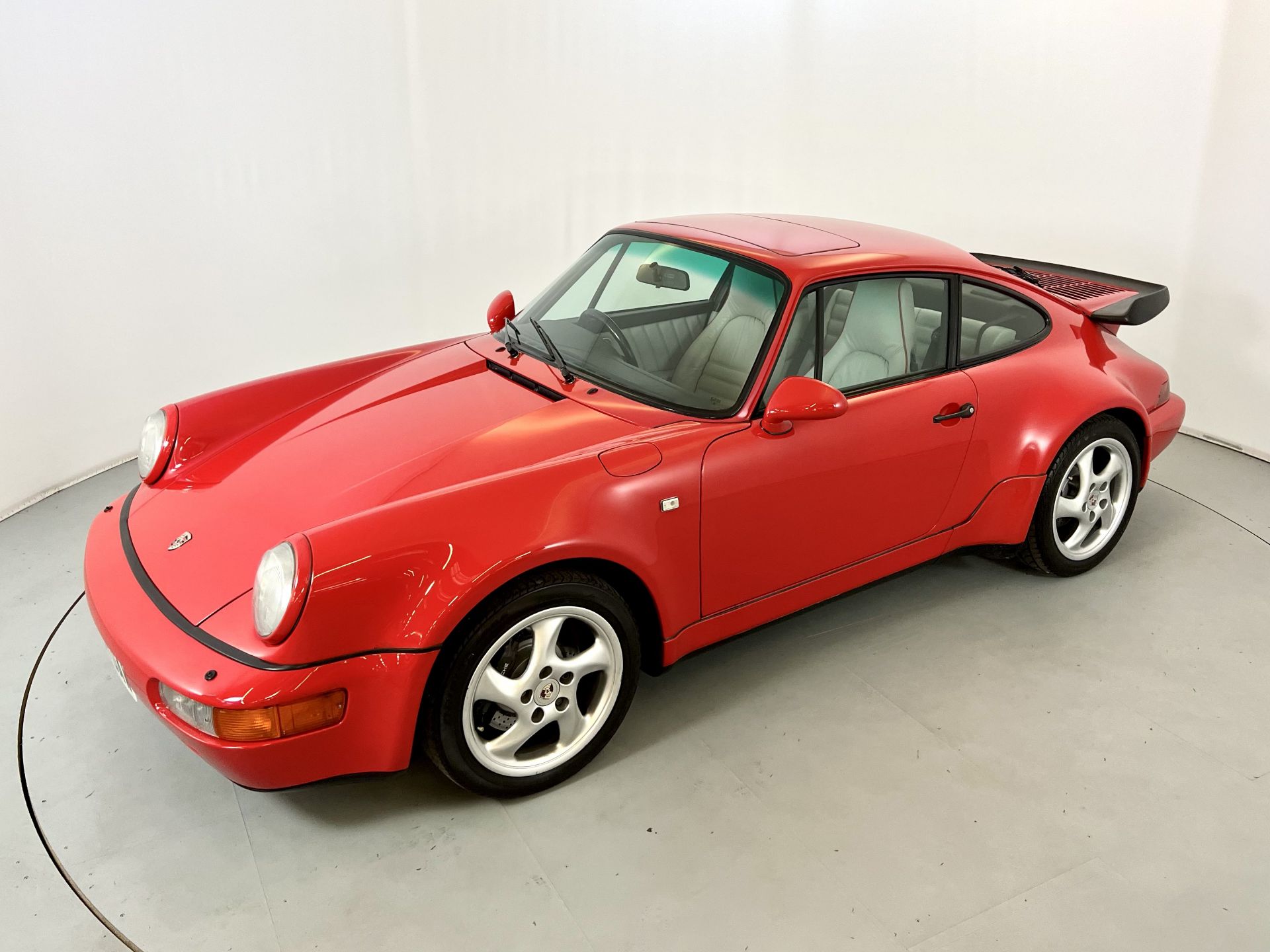 Porsche 911 Turbo 3.3 - Image 30 of 32