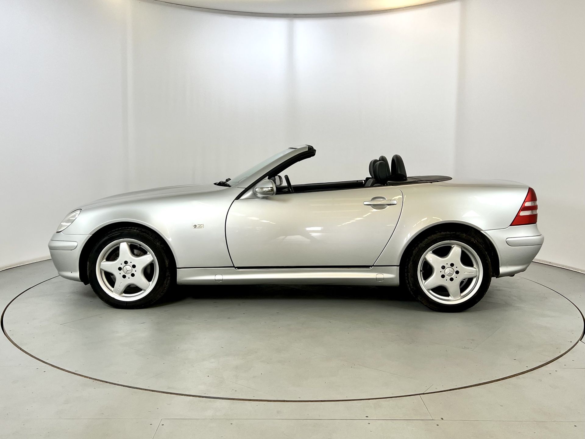 Mercedes-Benz SLK320 - Image 5 of 30