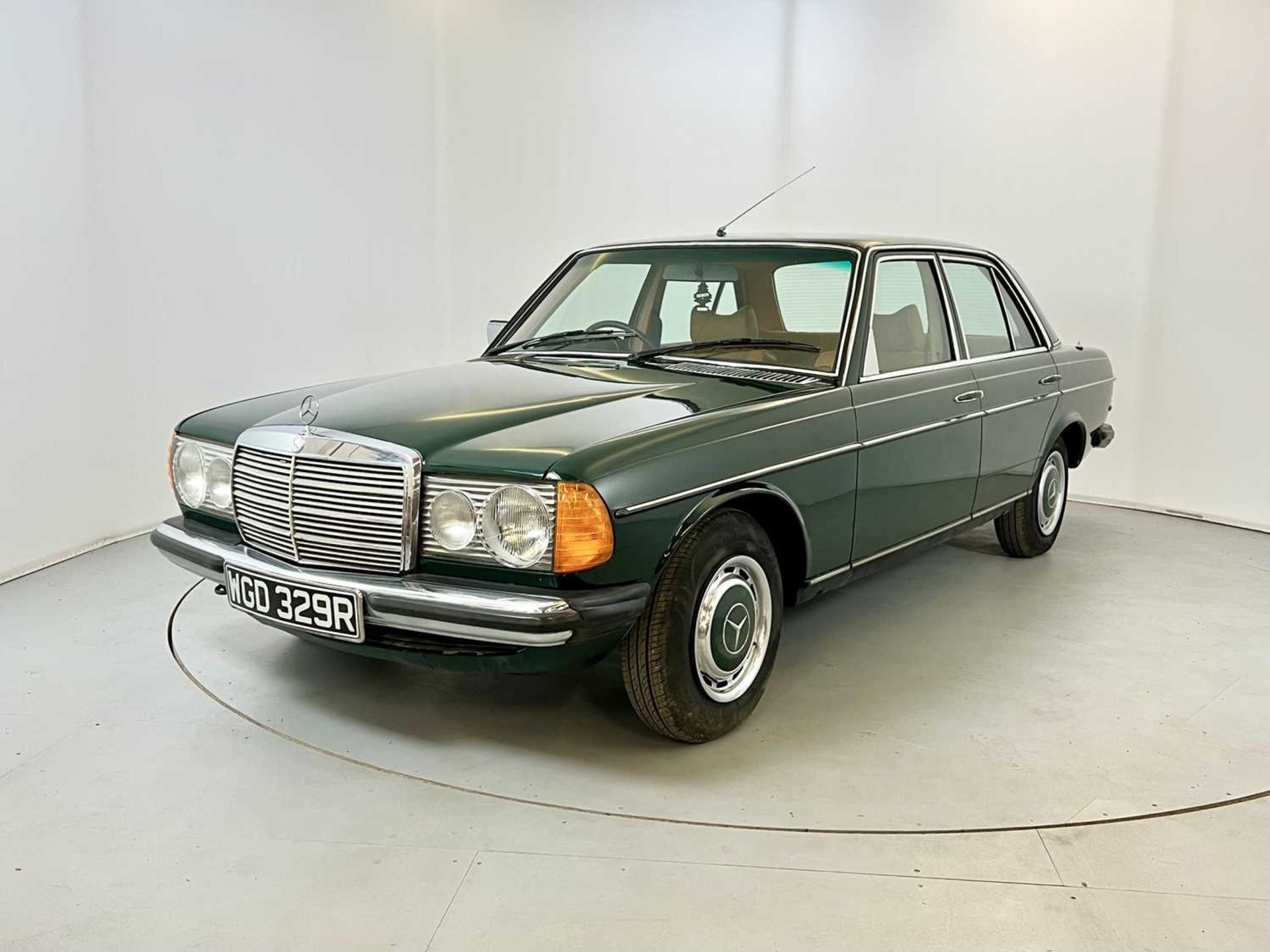 1977 Mercedes-Benz 250 - Image 3 of 29