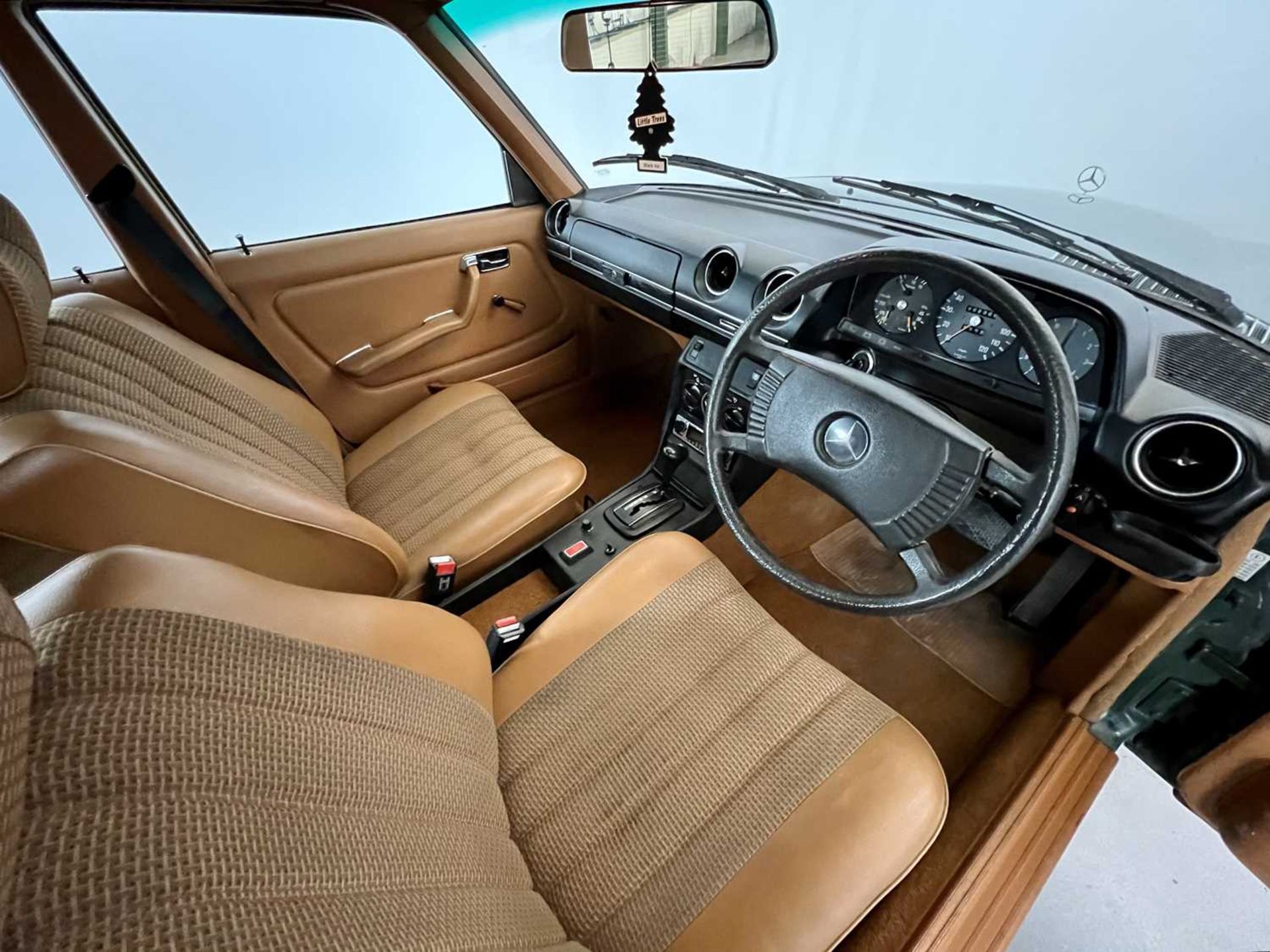 1977 Mercedes-Benz 250 - Image 16 of 29