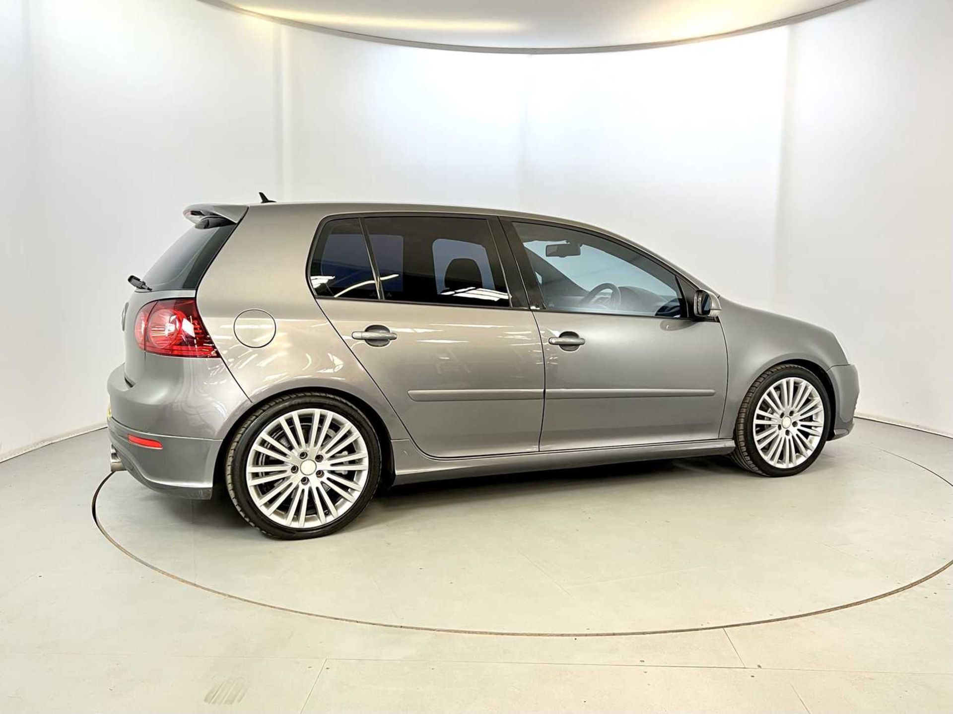 2006 Volkswagen Golf R32 - Image 10 of 34