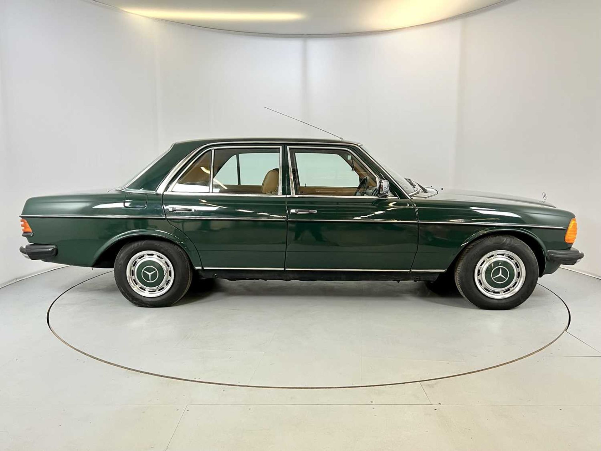 1977 Mercedes-Benz 250 - Image 11 of 29