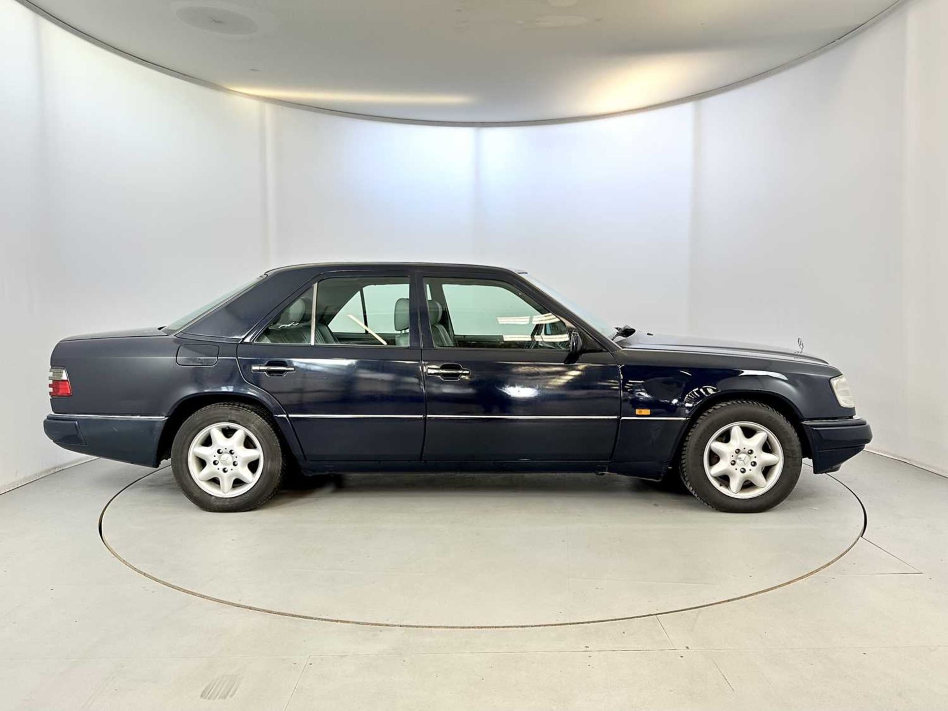 1993 Mercedes-Benz 200E - Image 12 of 33