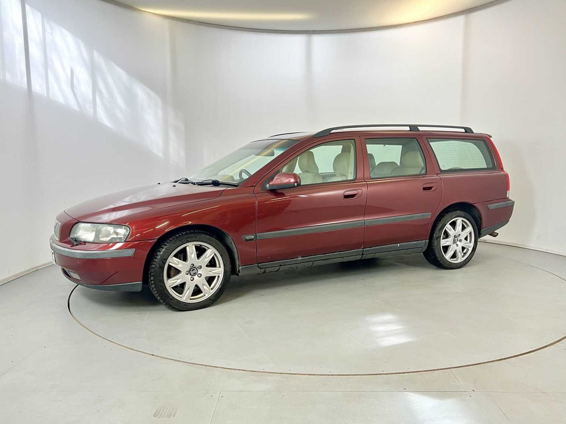 2002 Volvo V70 T5  - Image 4 of 34