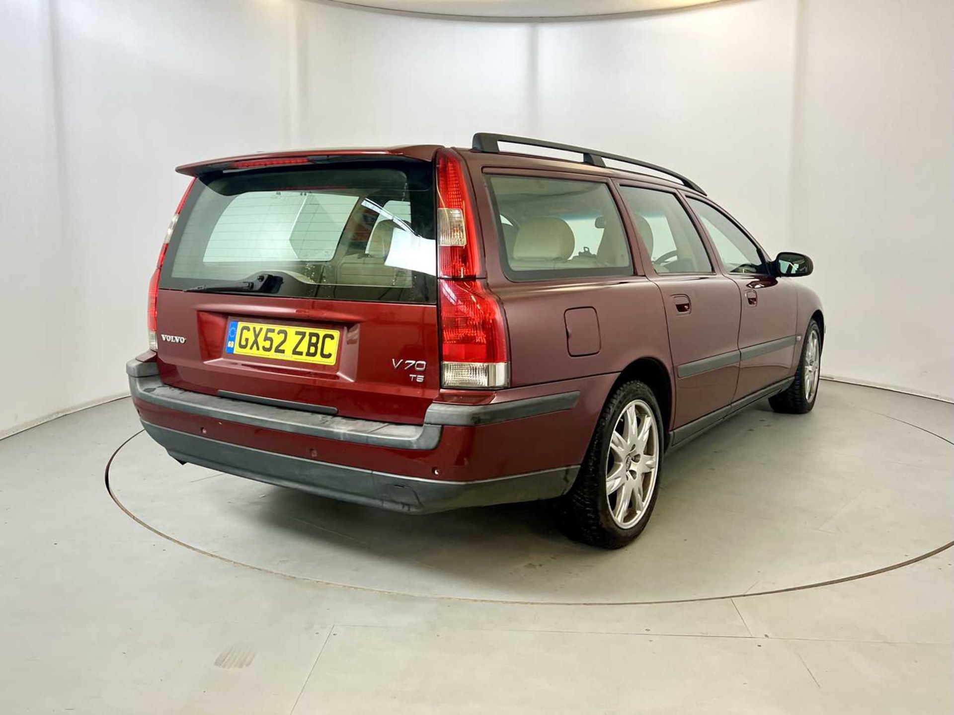 2002 Volvo V70 T5  - Image 9 of 34