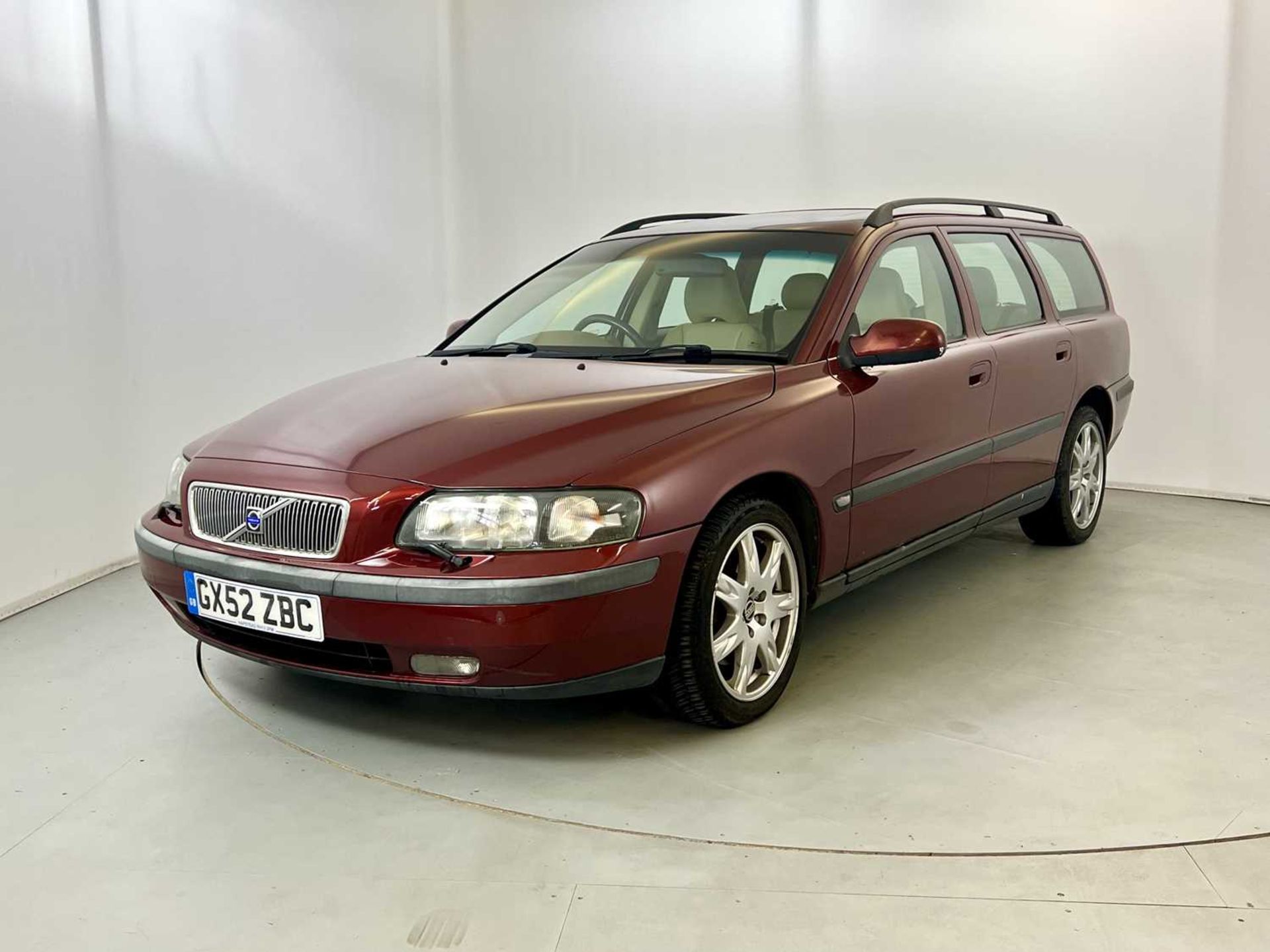 2002 Volvo V70 T5  - Image 3 of 34