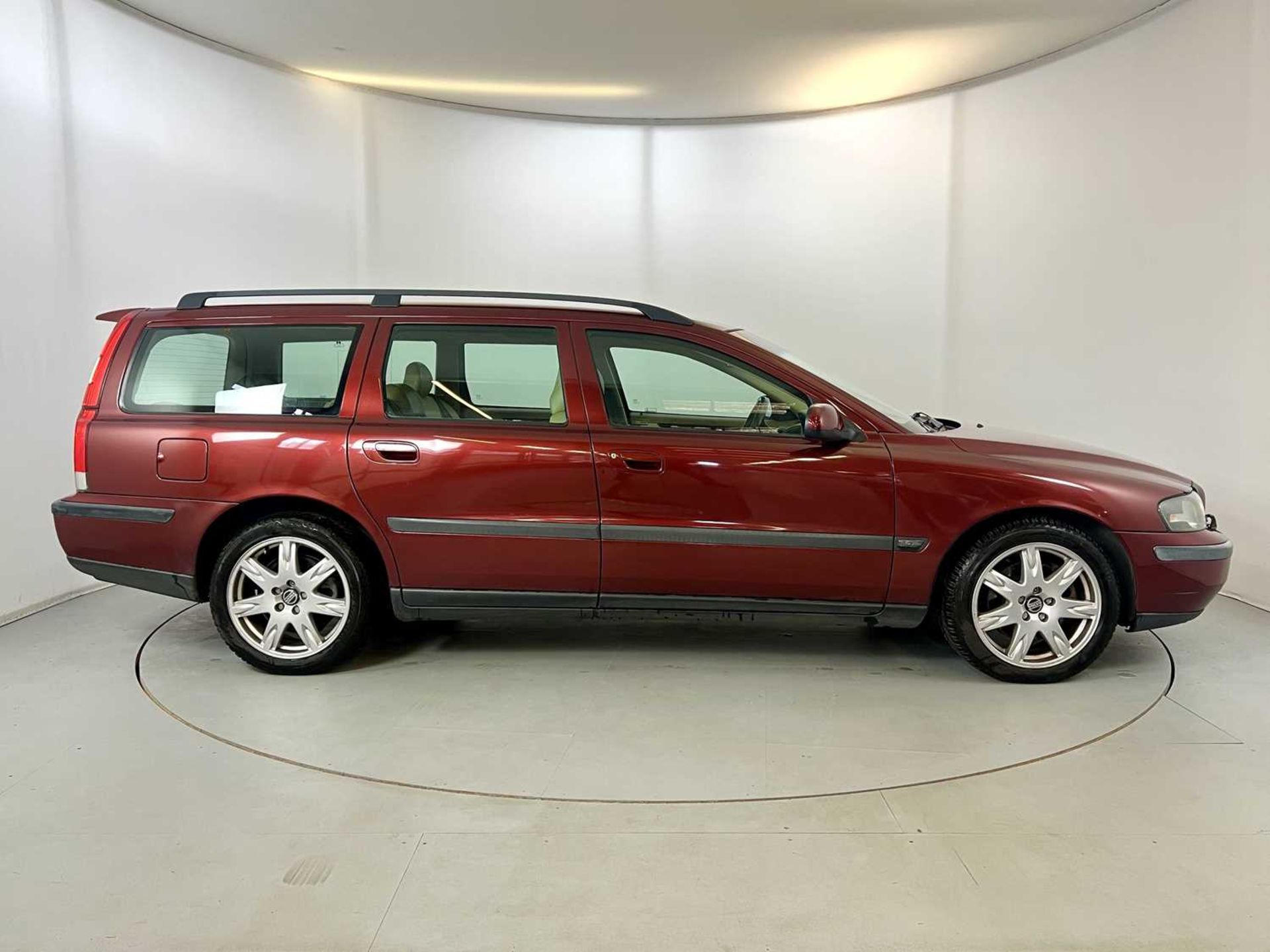 2002 Volvo V70 T5  - Image 11 of 34