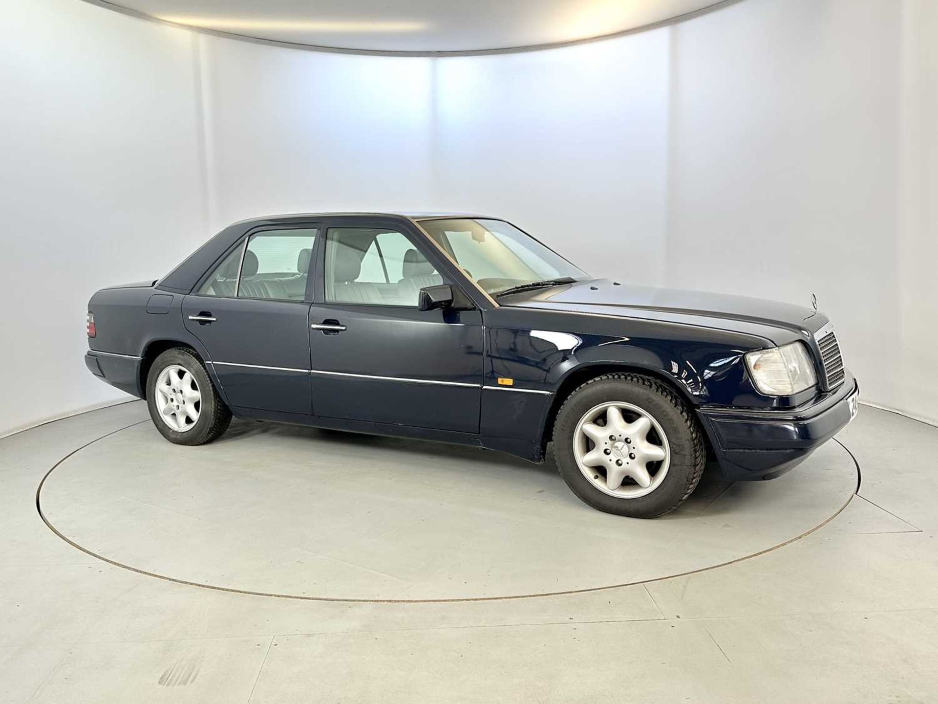 1993 Mercedes-Benz 200E - Image 12 of 32