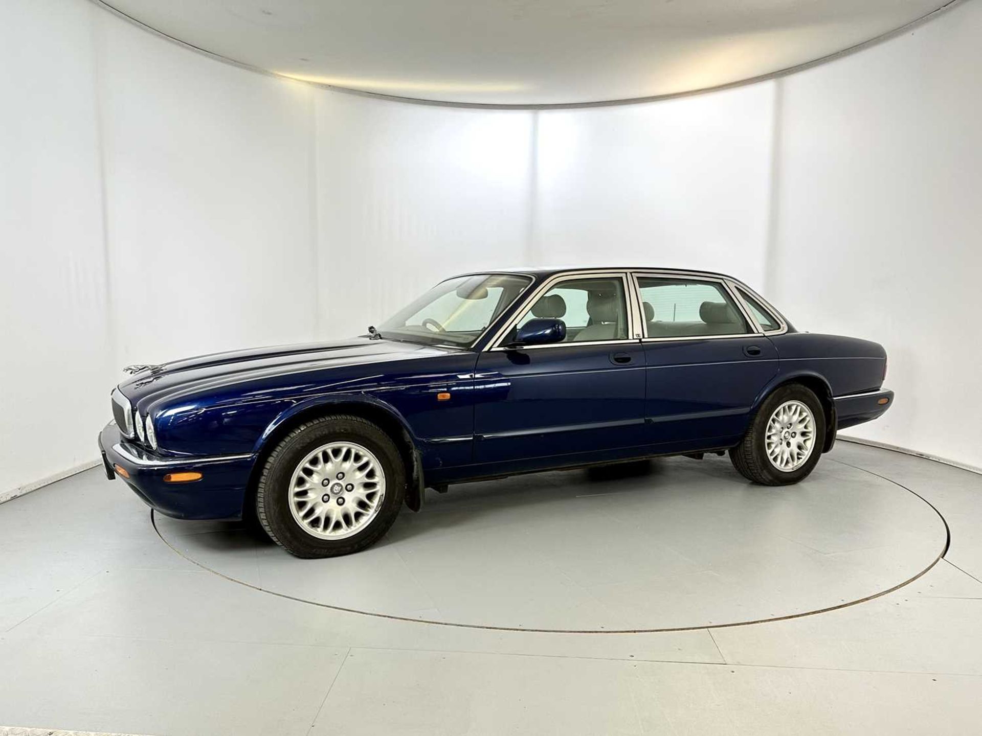 2000 Jaguar XJ8 - Image 4 of 34