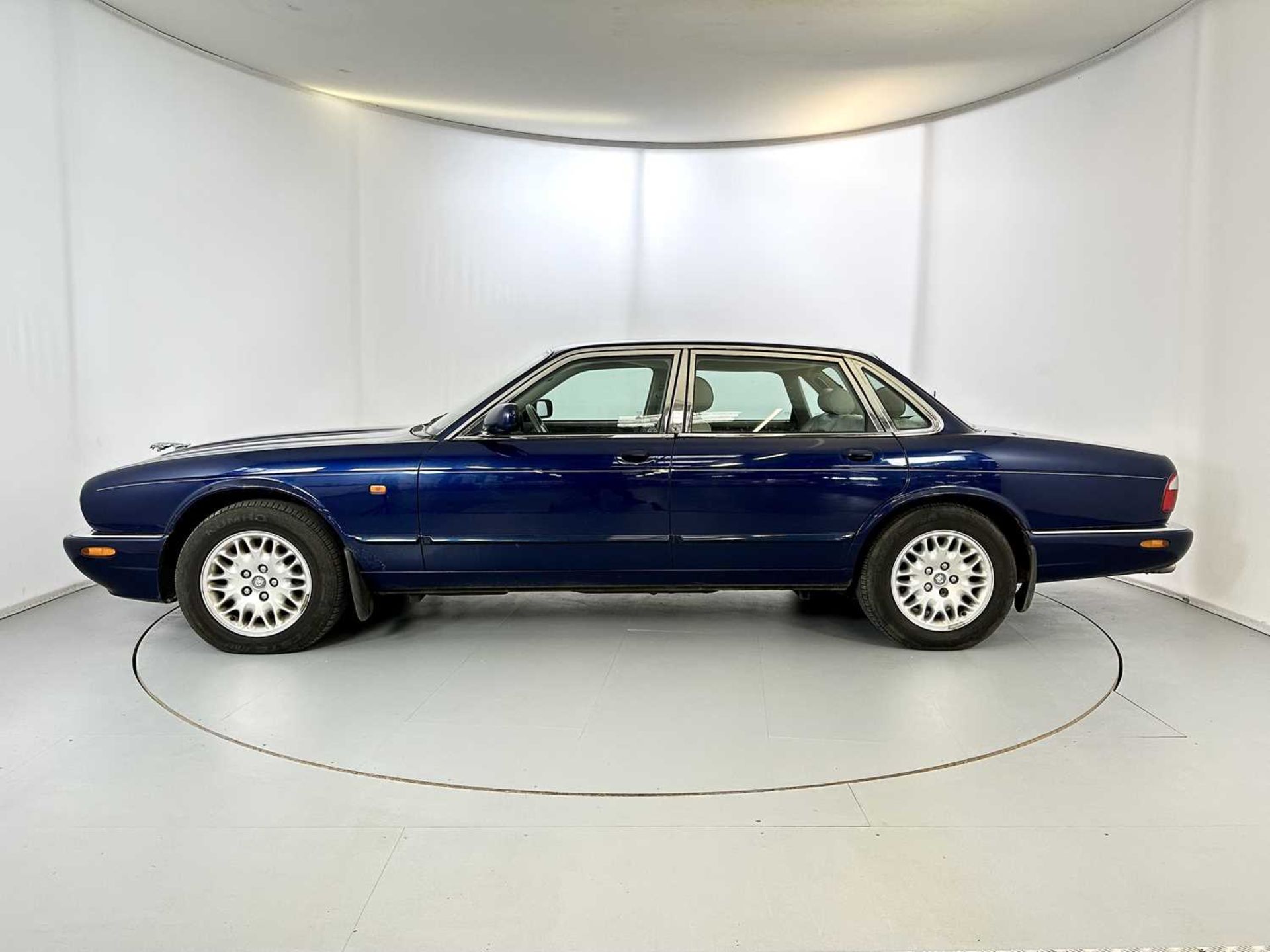 2000 Jaguar XJ8 - Image 5 of 34