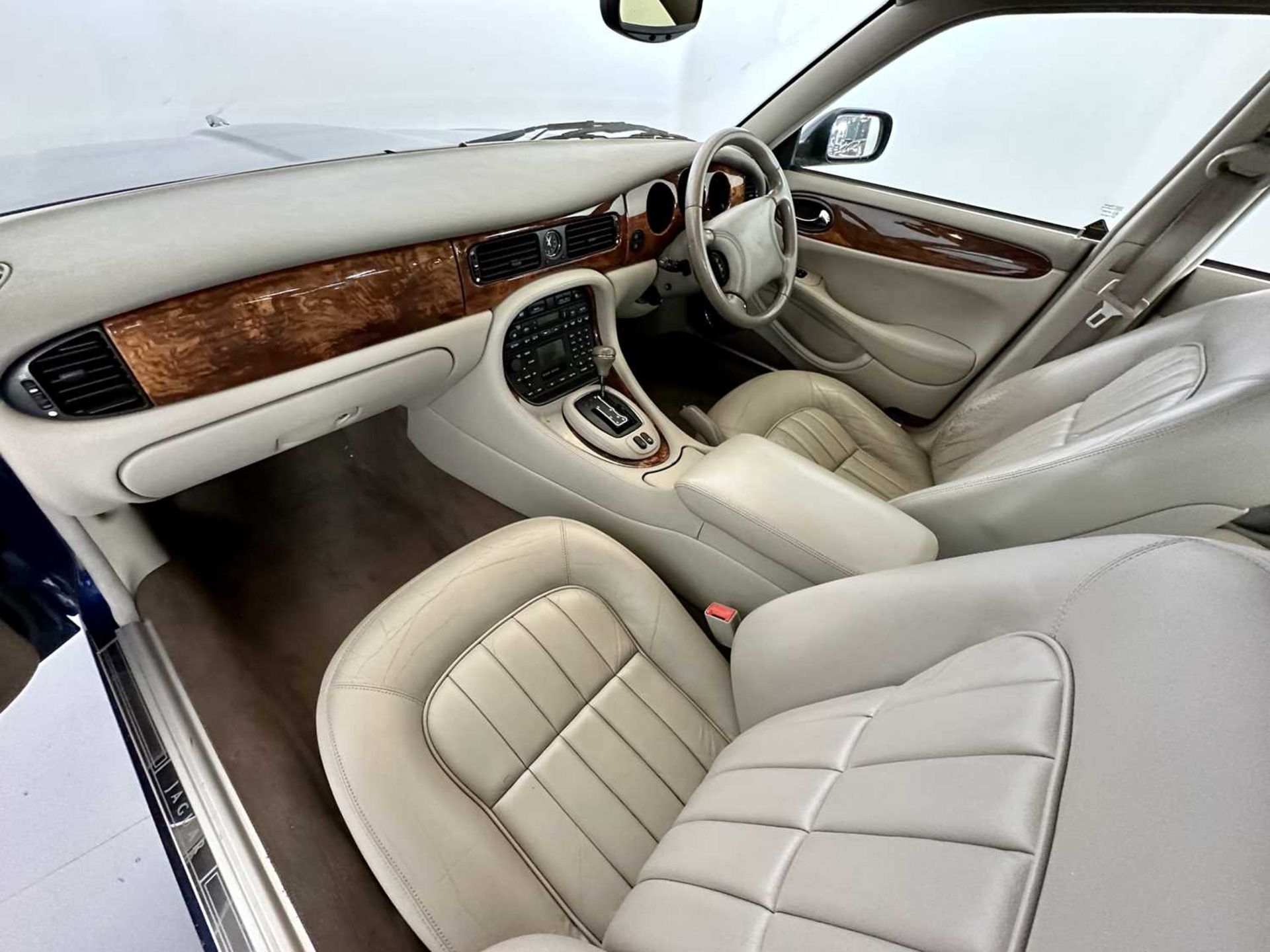 2000 Jaguar XJ8 - Image 28 of 34