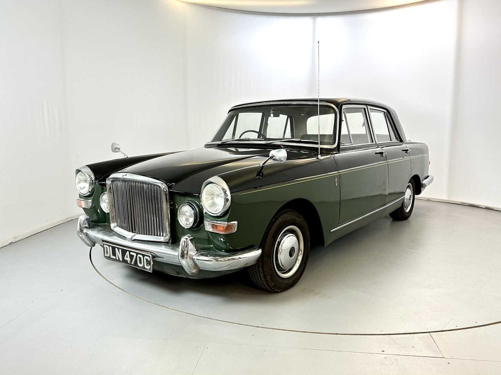 1965 Vanden Plas Princess 4 Litre R - Image 3 of 36