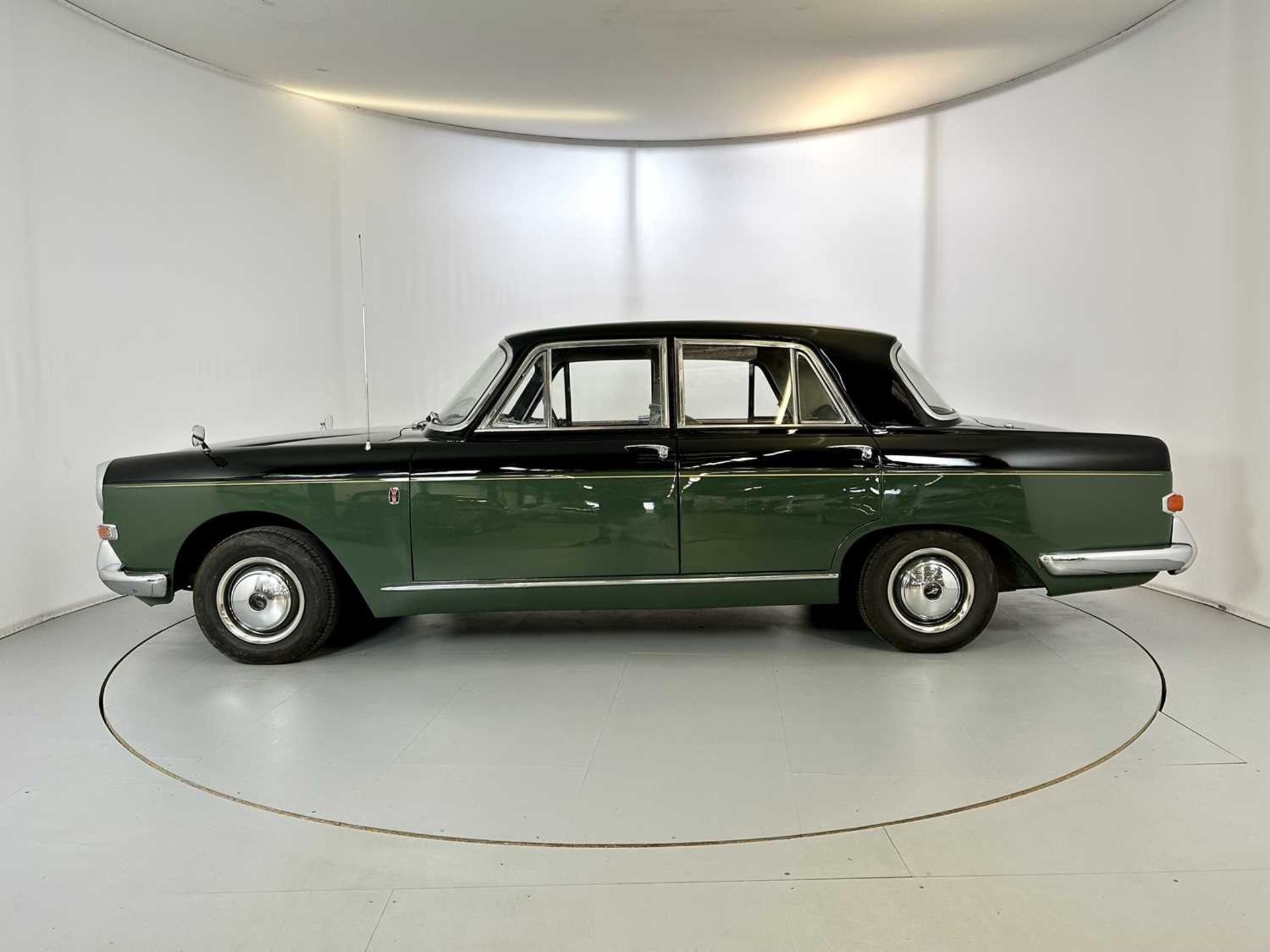 1965 Vanden Plas Princess 4 Litre R - Image 5 of 36