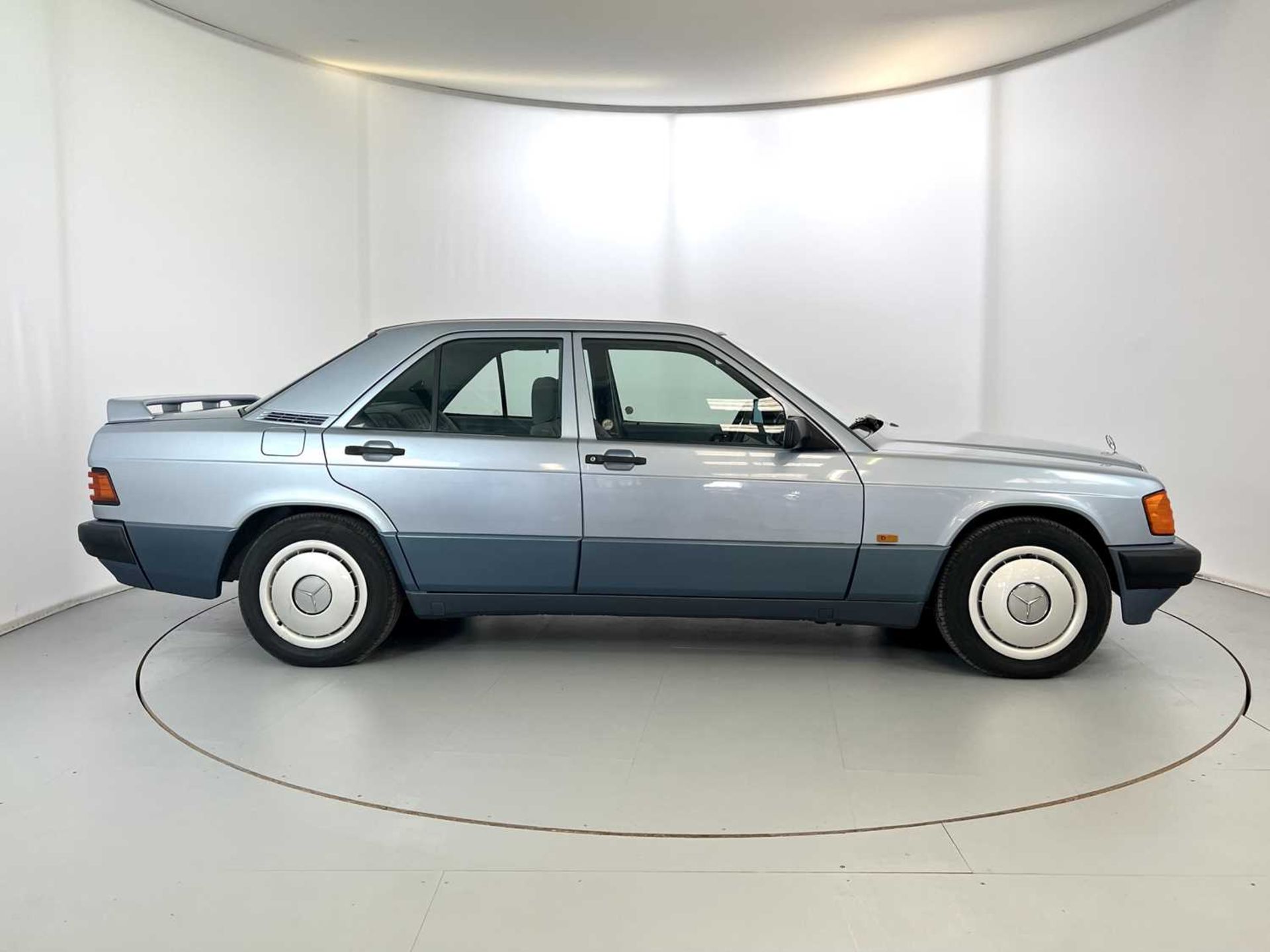 1990 Mercedes-Benz 190E - Image 11 of 32