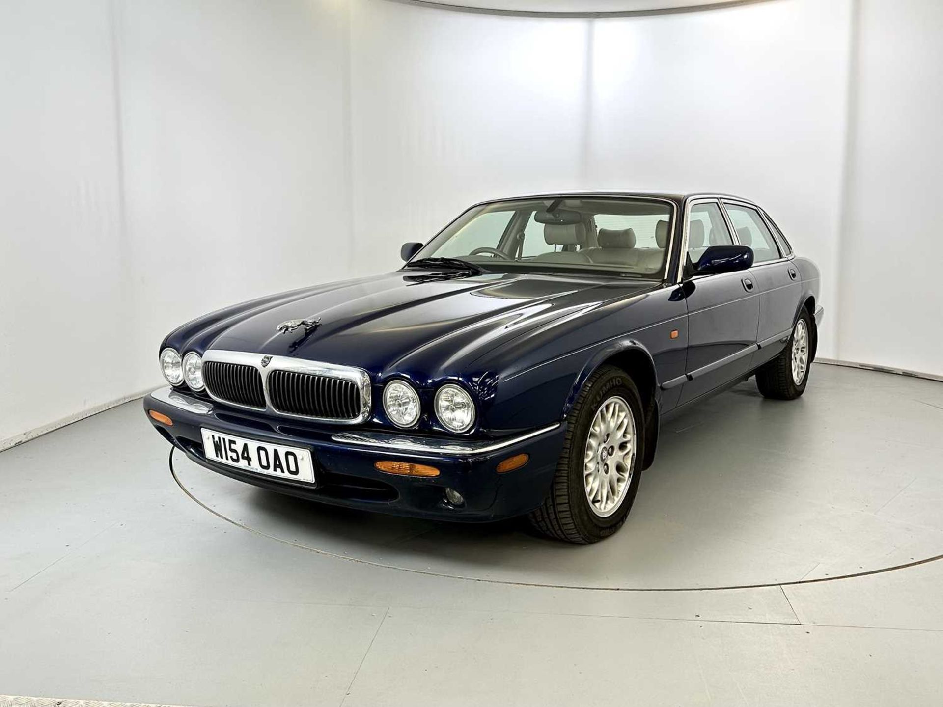 2000 Jaguar XJ8 - Image 3 of 34