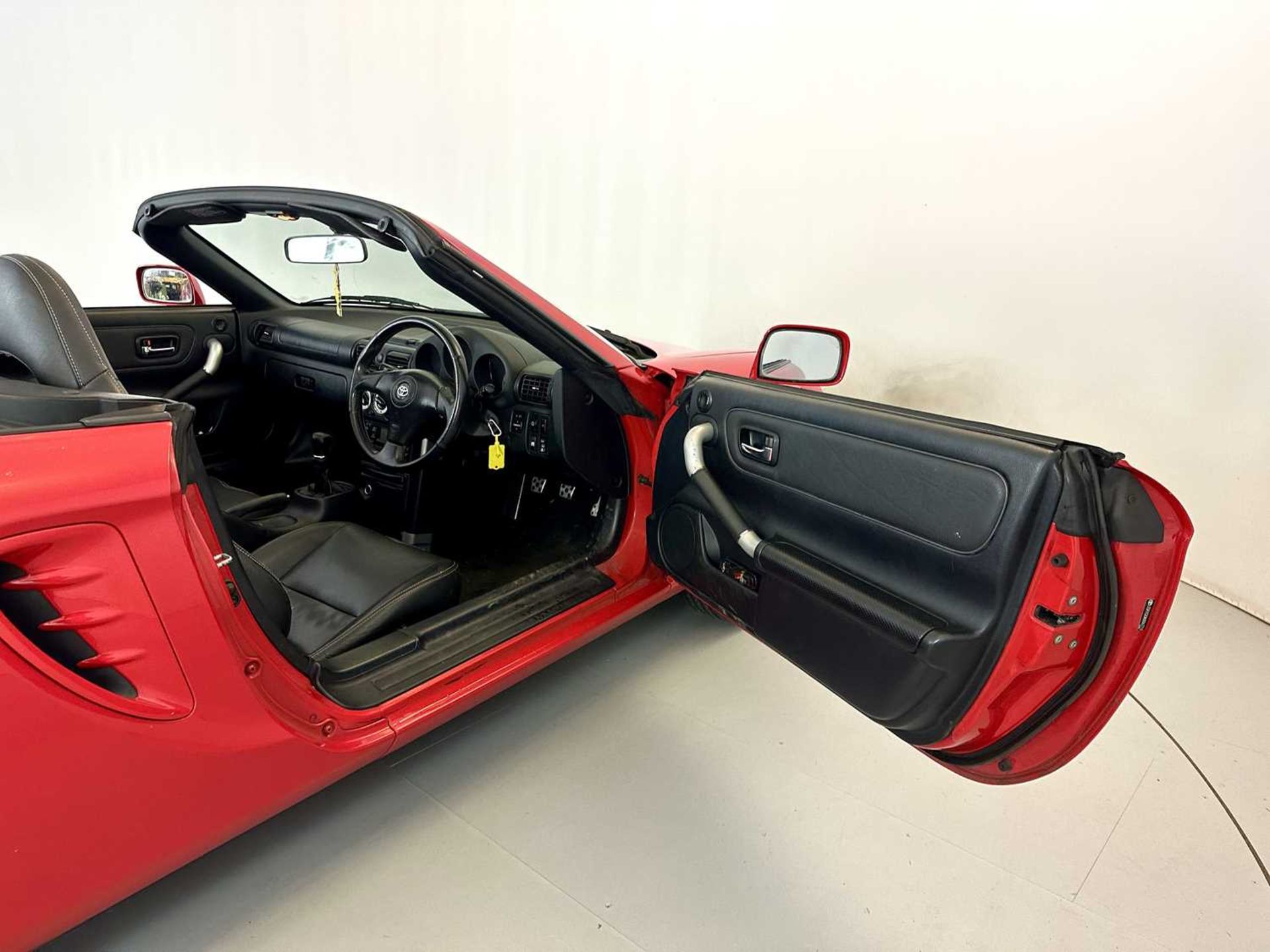 2004 Toyota MR2 - Image 17 of 28