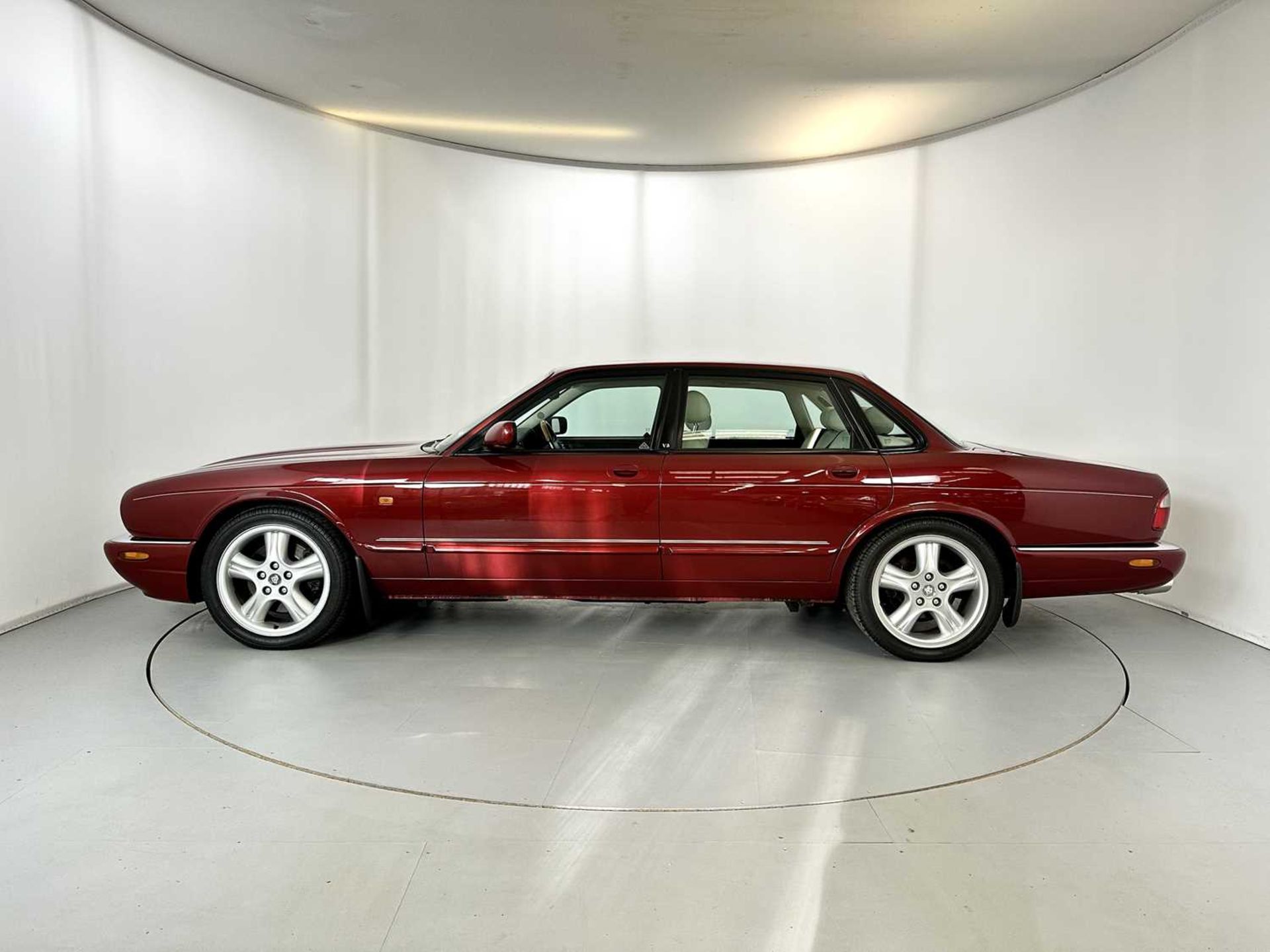 1999 Jaguar XJR - Image 5 of 35