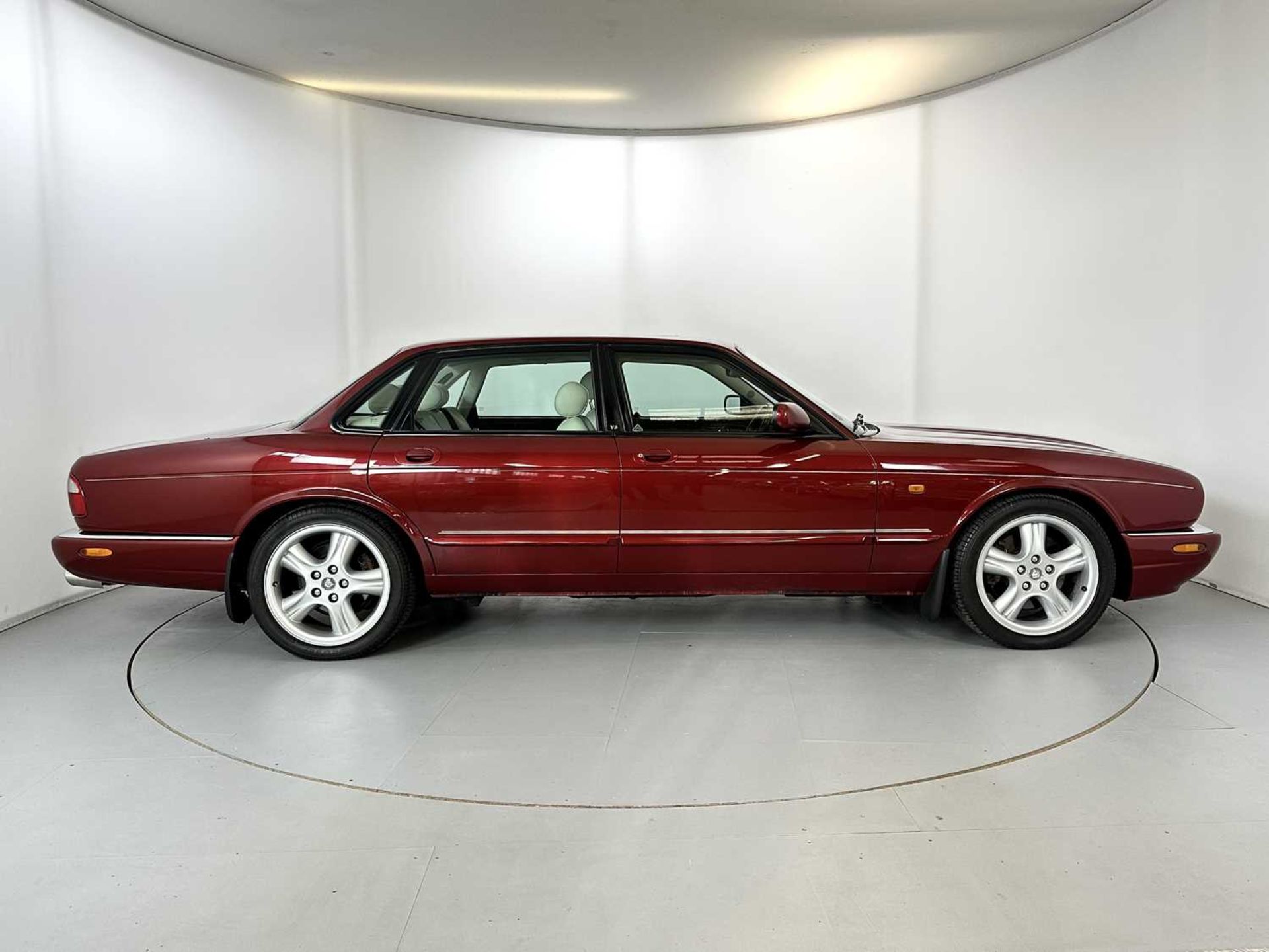 1999 Jaguar XJR - Image 11 of 35