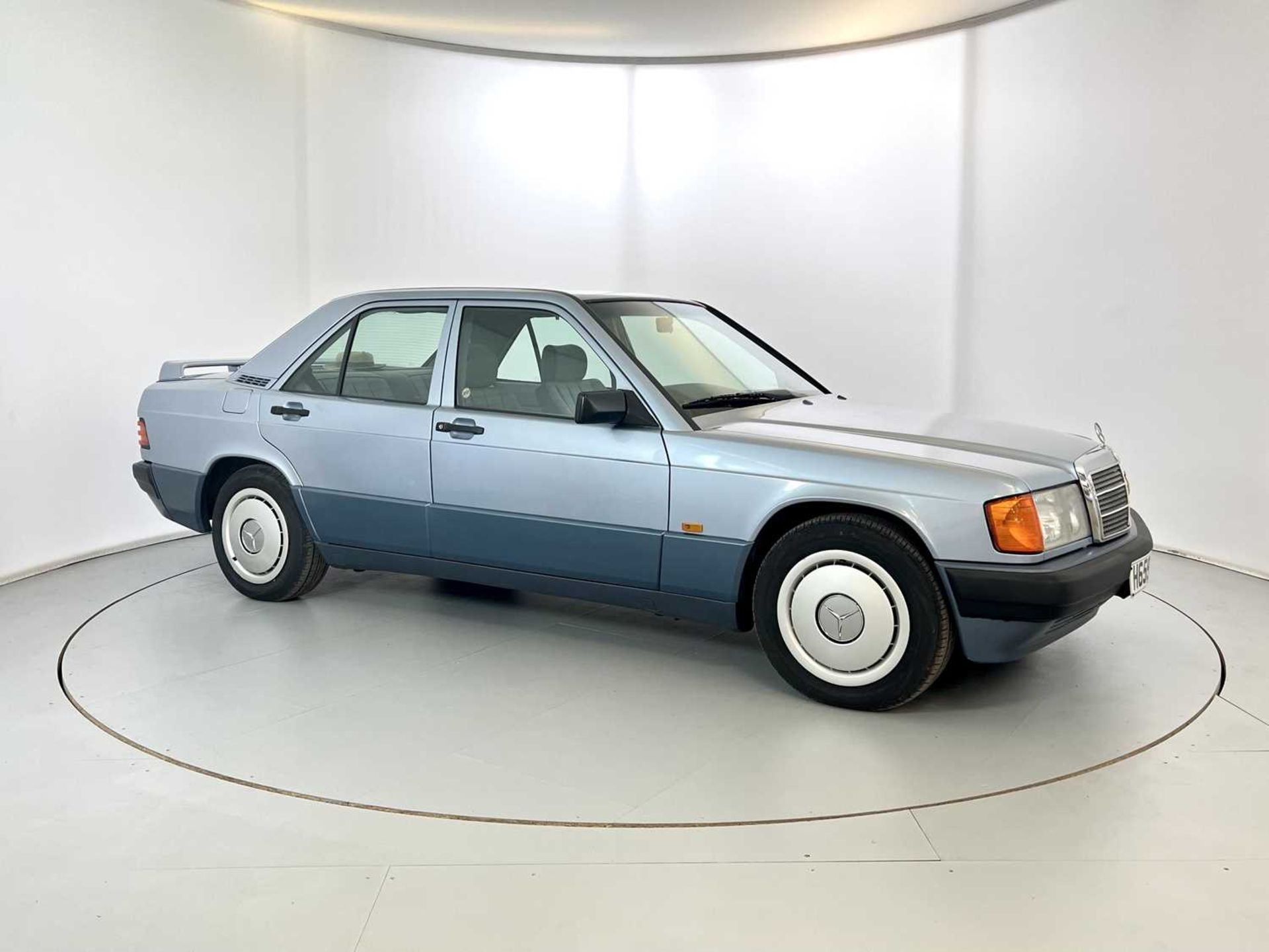 1990 Mercedes-Benz 190E - Image 12 of 32