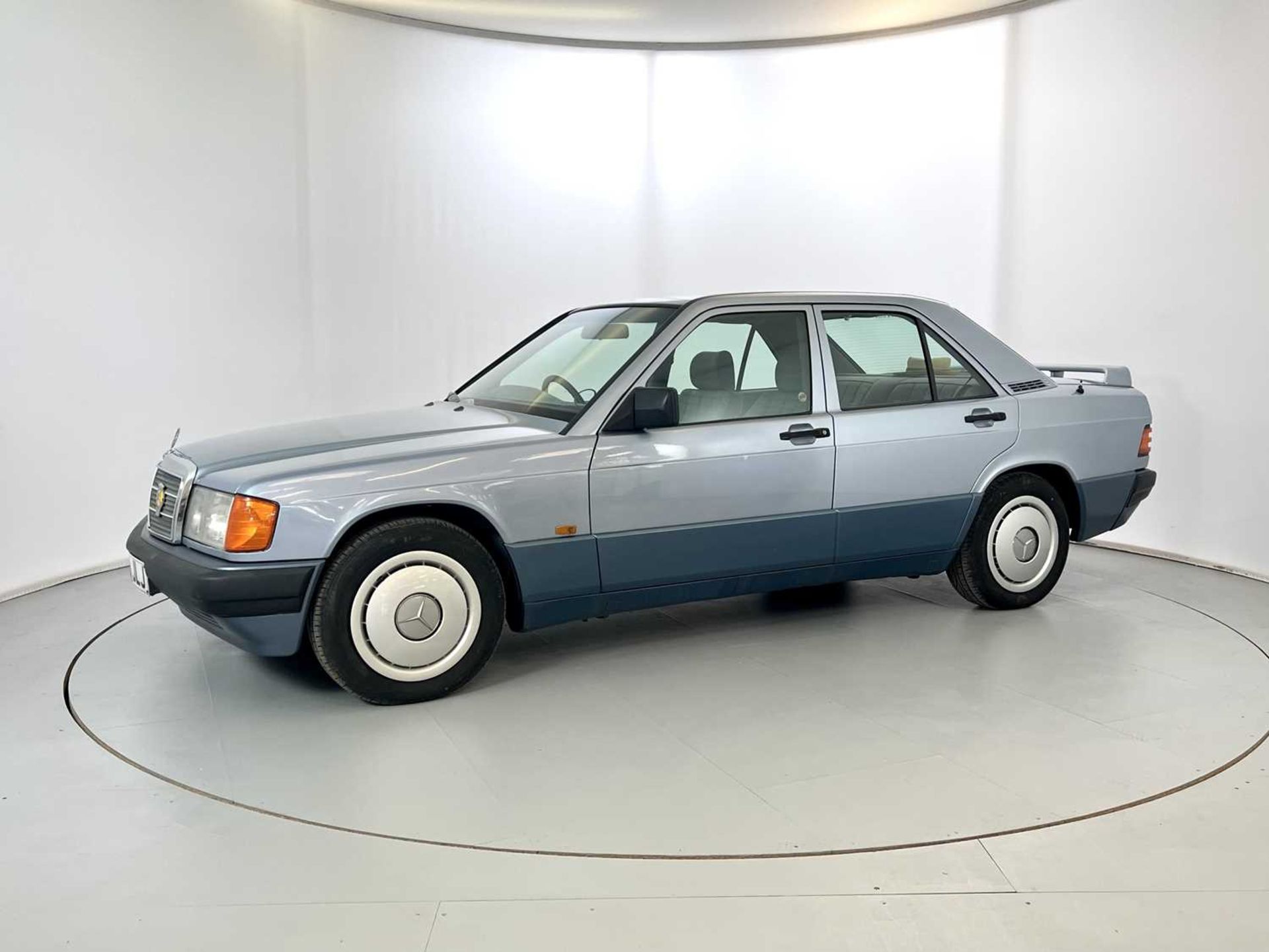 1990 Mercedes-Benz 190E - Image 4 of 32