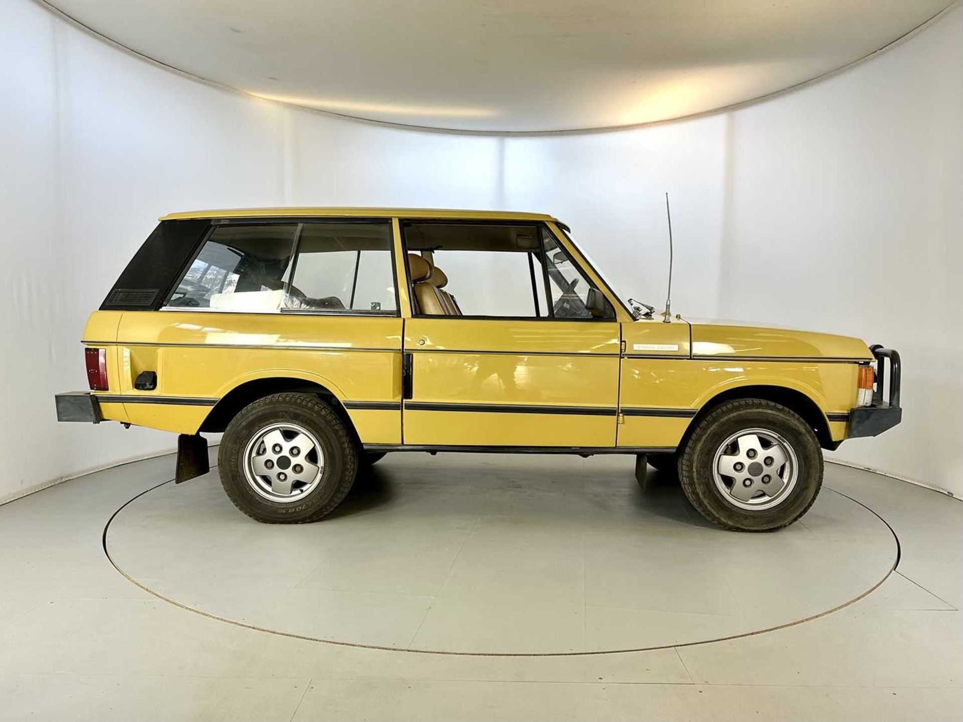 1974 Land Rover Range Rover Showing 26,000 miles from new - Image 11 of 29