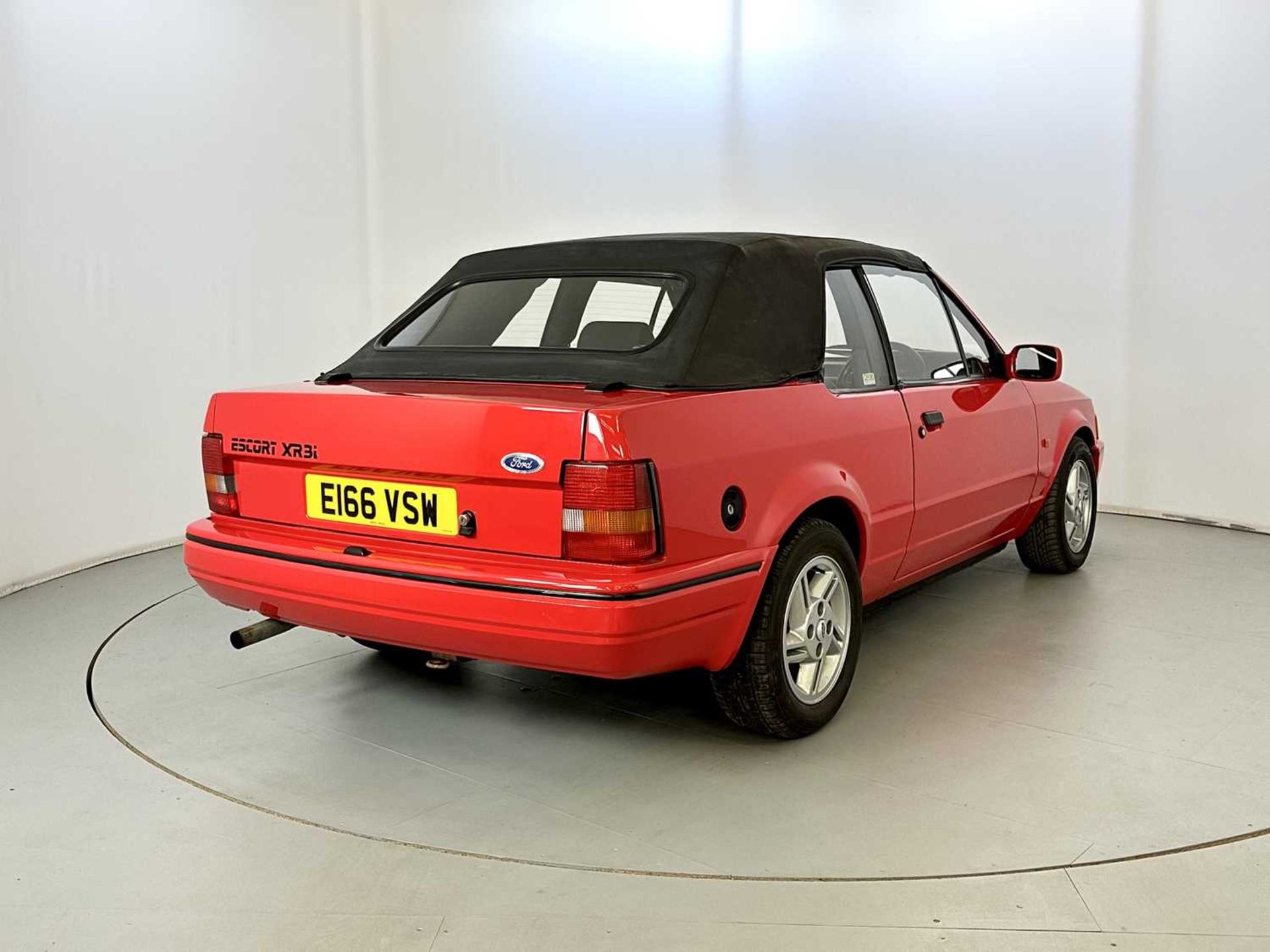 1987 Ford Escort XR3i Cabriolet - Image 9 of 32