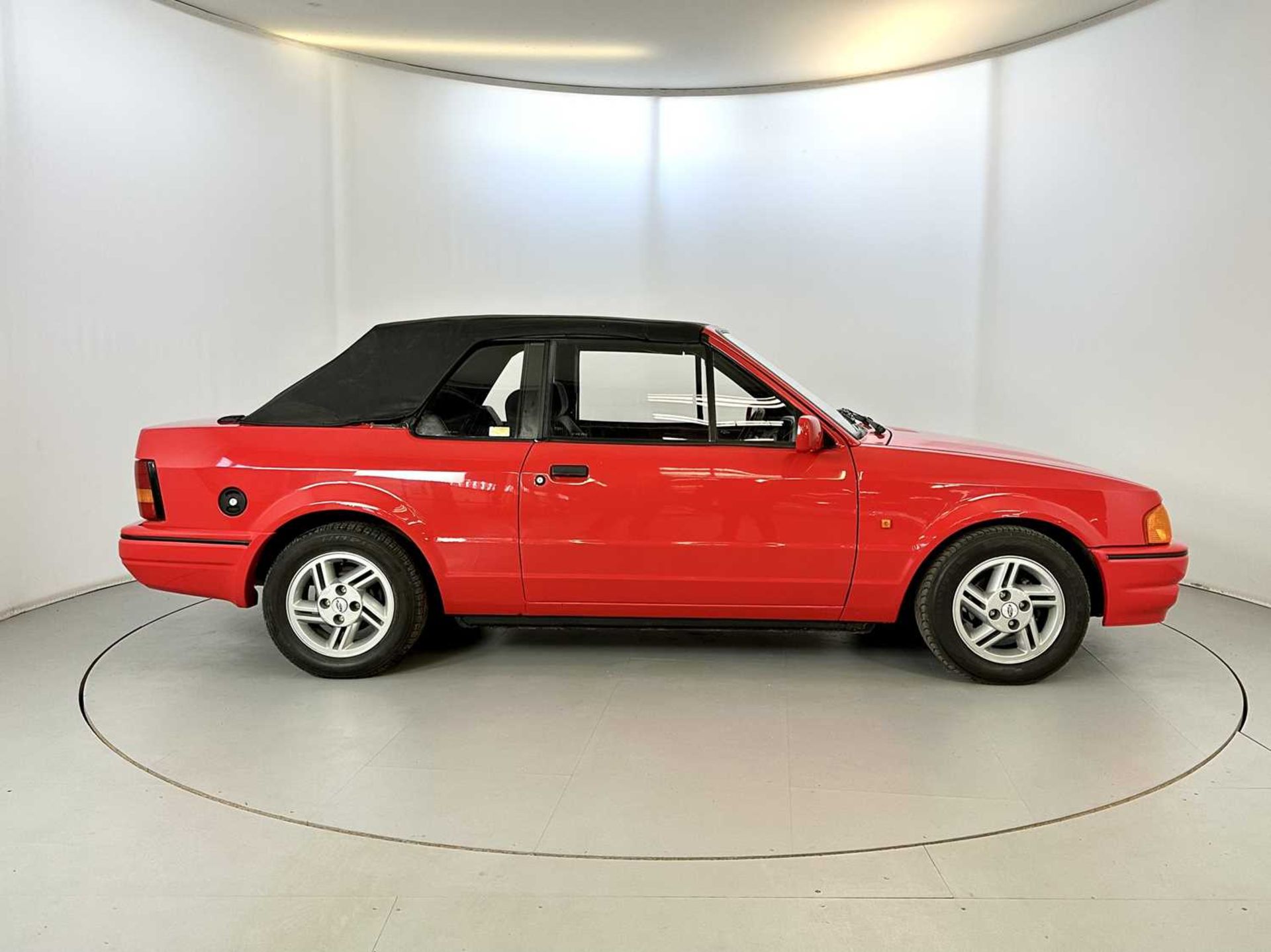 1987 Ford Escort XR3i Cabriolet - Image 11 of 32