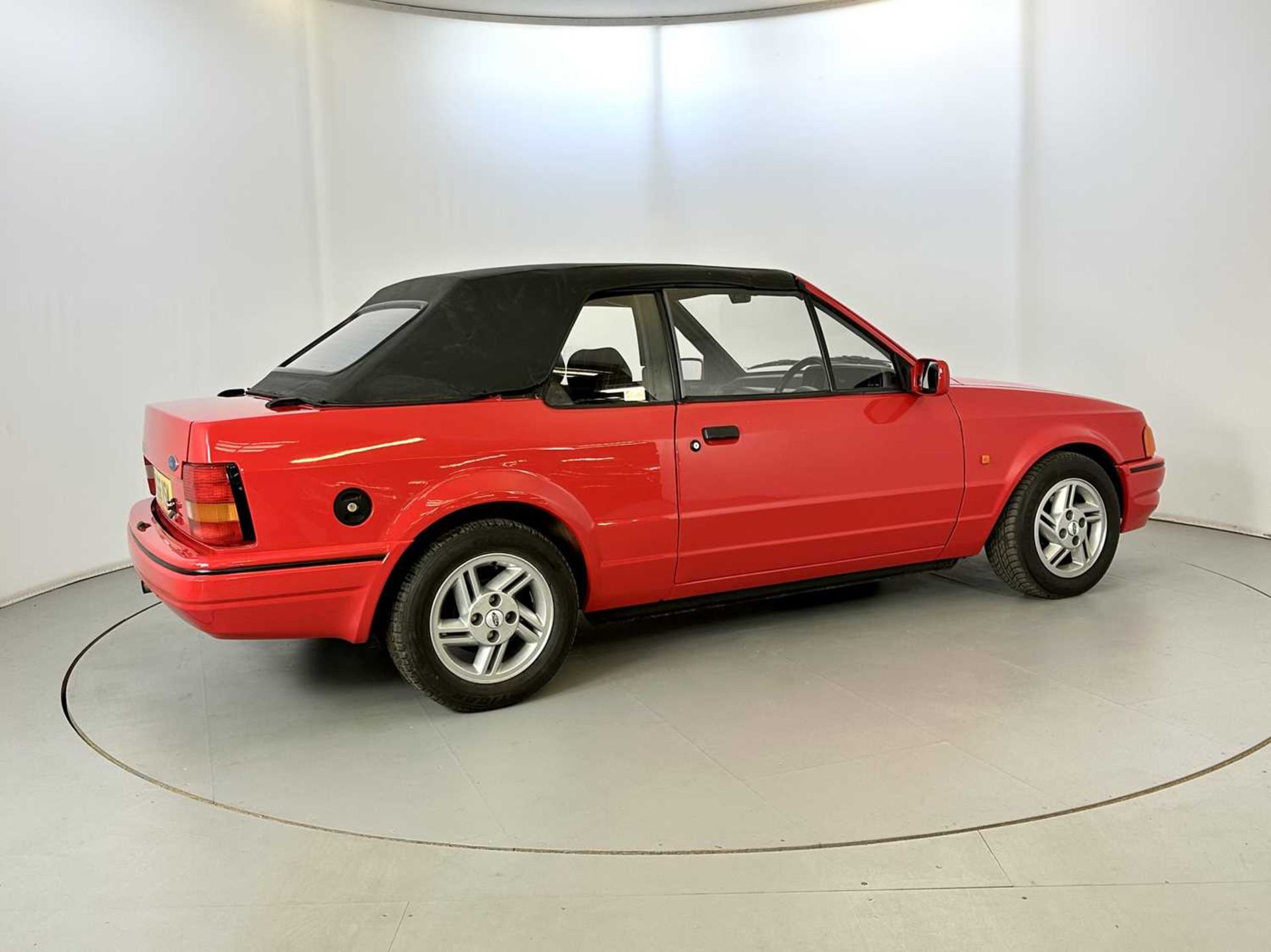 1987 Ford Escort XR3i Cabriolet - Image 10 of 32