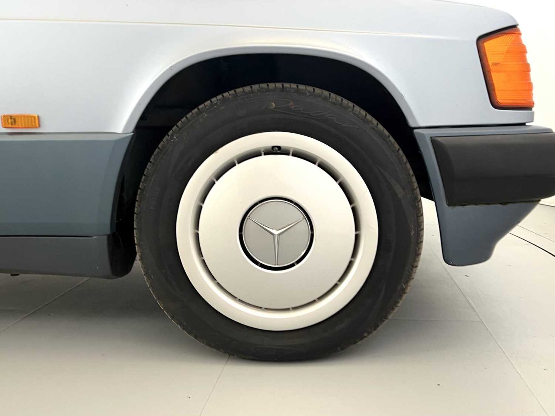 1990 Mercedes-Benz 190E - Image 16 of 32
