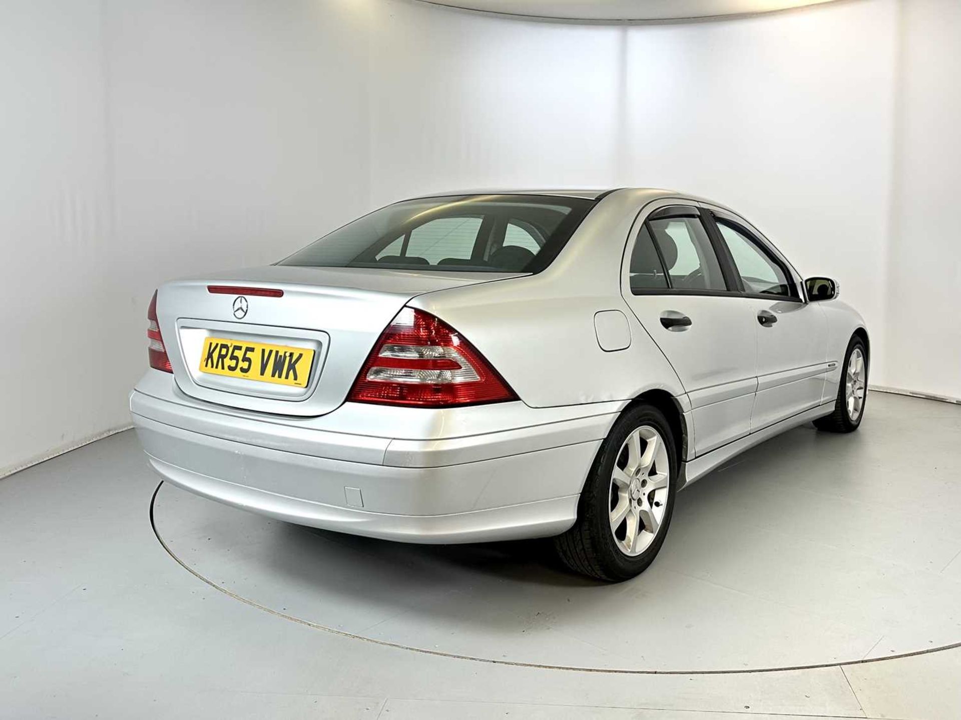 2005 Mercedes-Benz C220 - NO RESERVE - Image 9 of 33