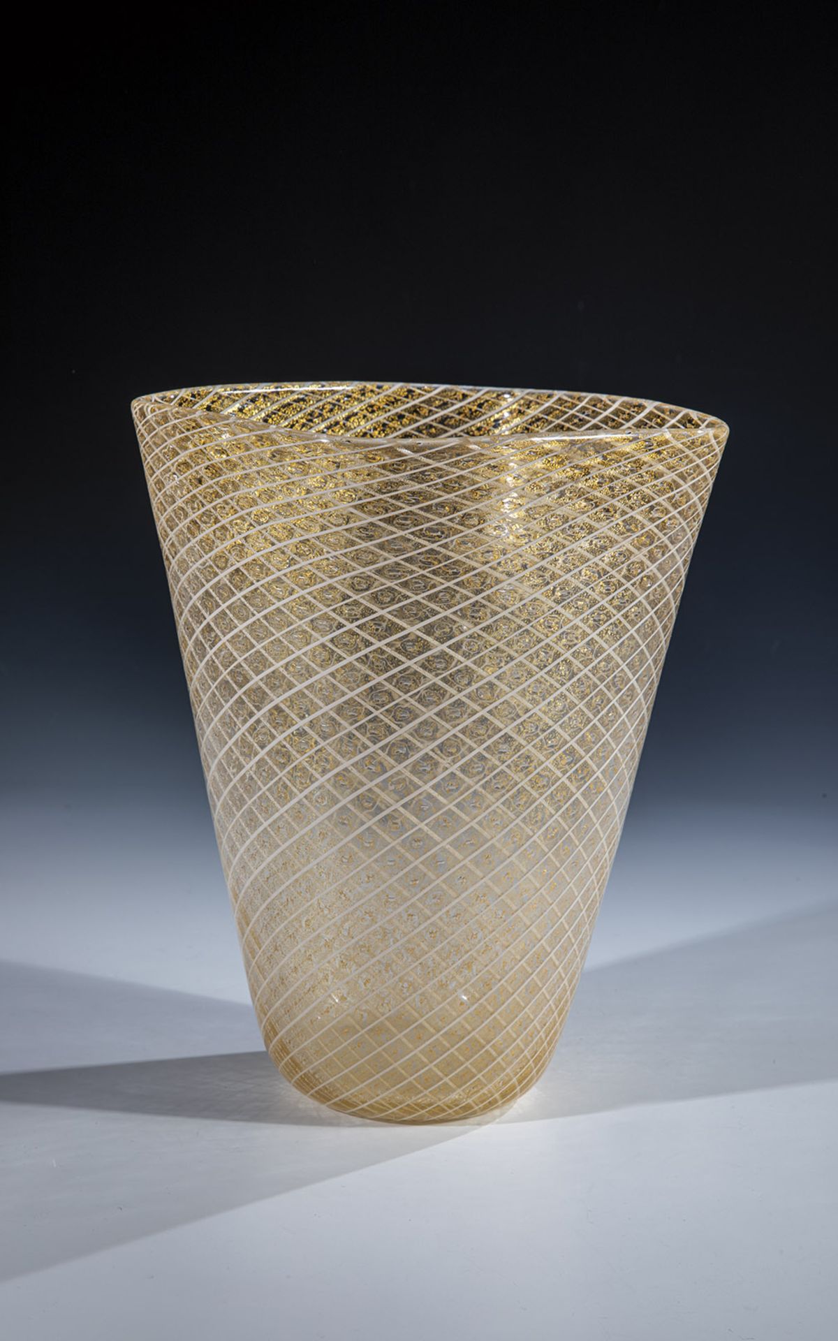 Vase ''reticello