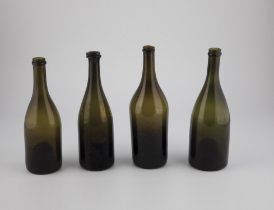 Vier Weinflaschen