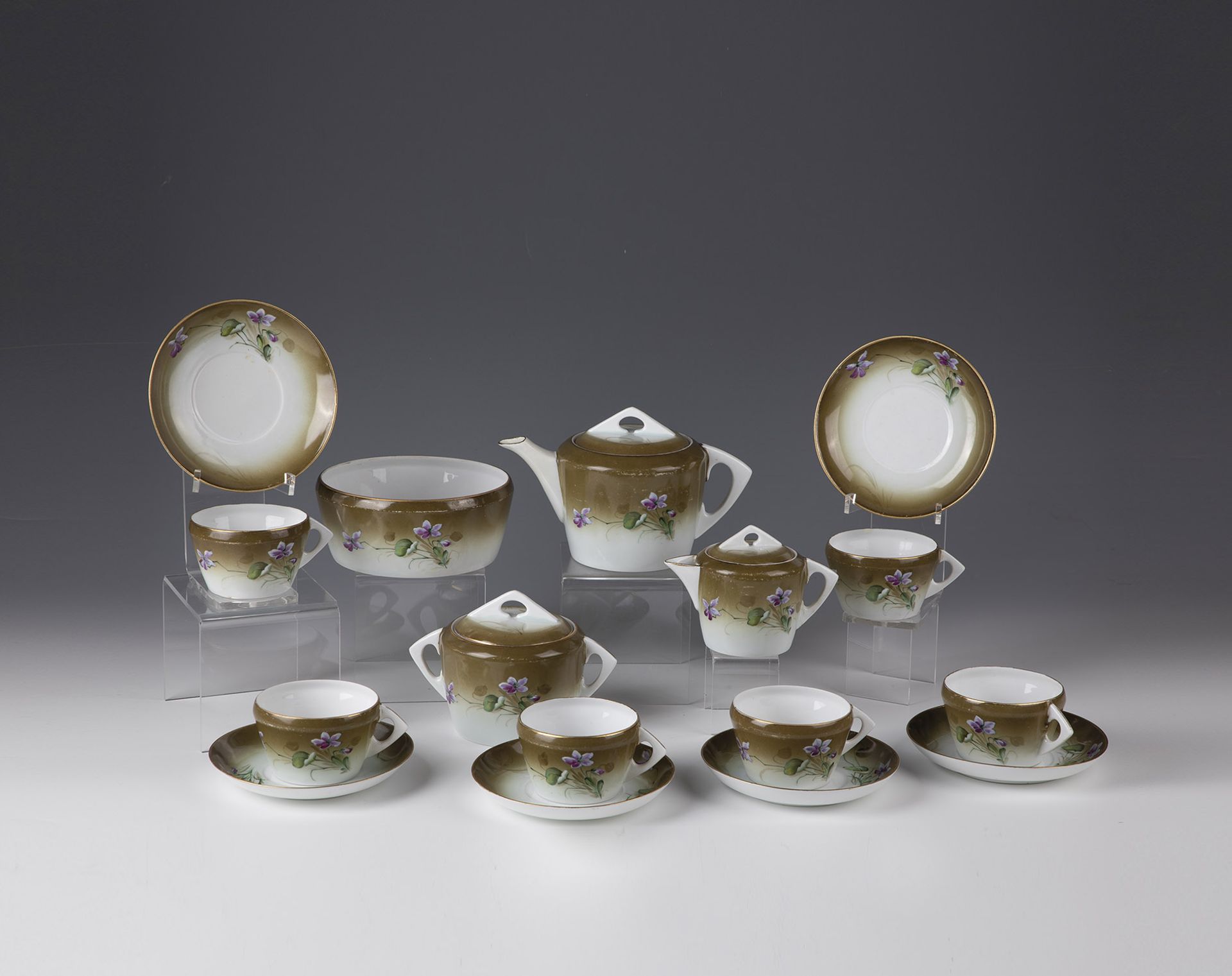 16-piece tea set