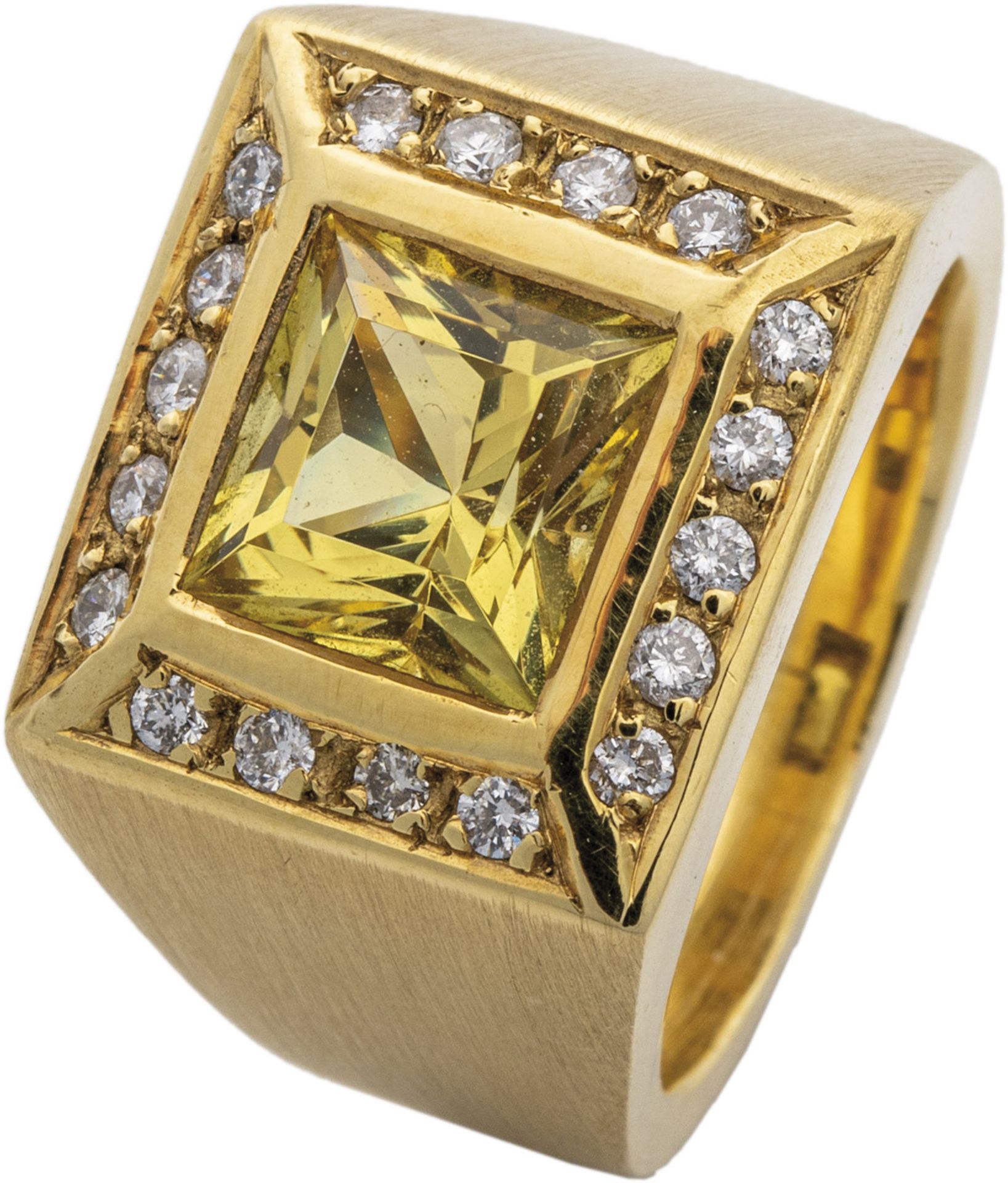 Gold beryl ring with brilliant-cut diamonds