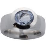 Band ring with Ceylon sapphire
