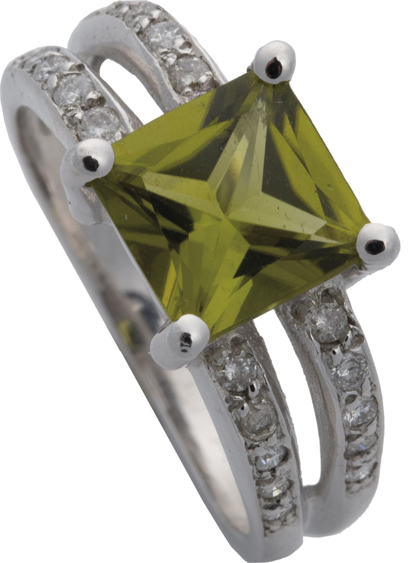 White gold ring with peridot