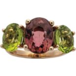 Gemstone ring with brilliant-cut diamonds