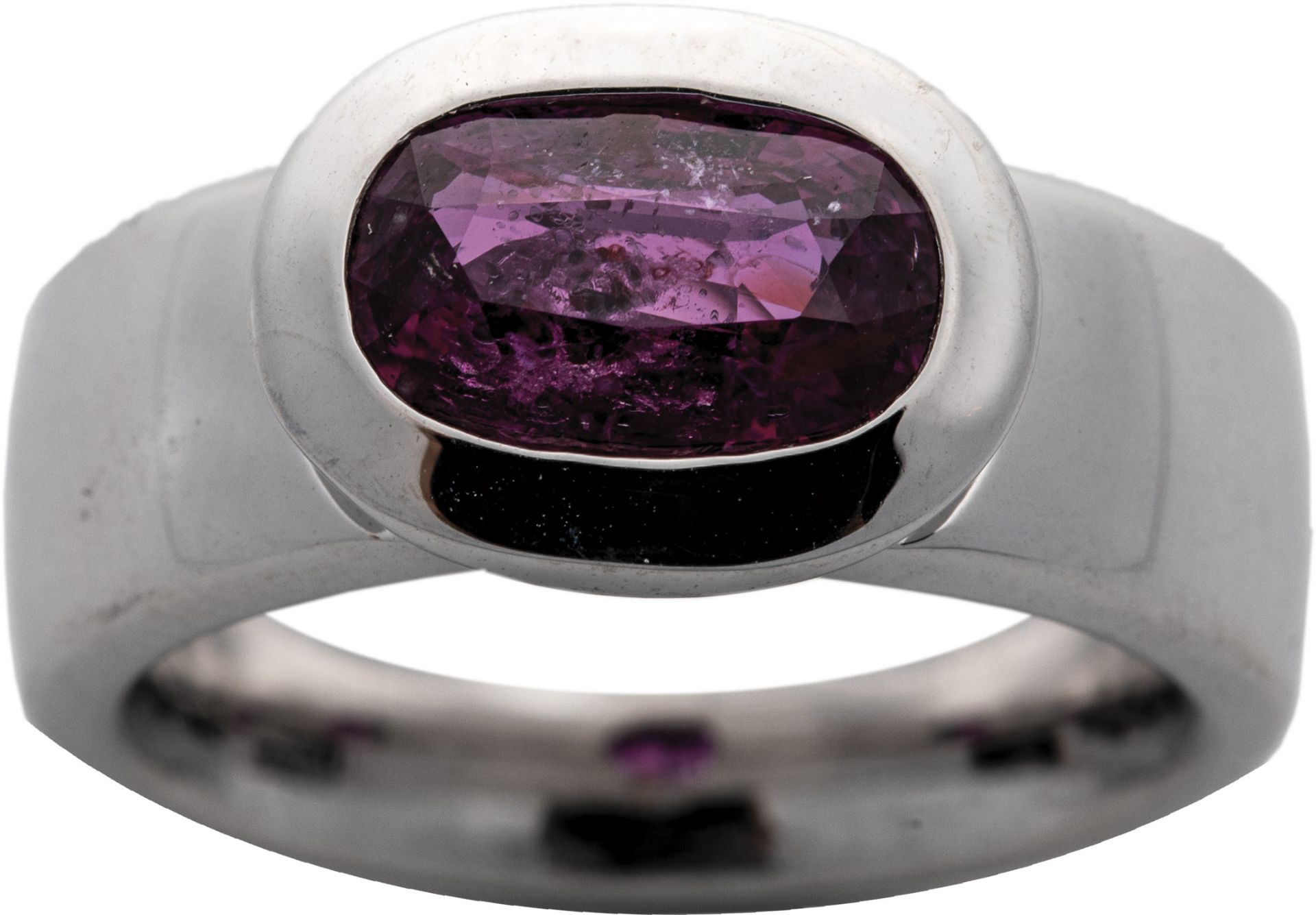 Band ring with Burmese ruby