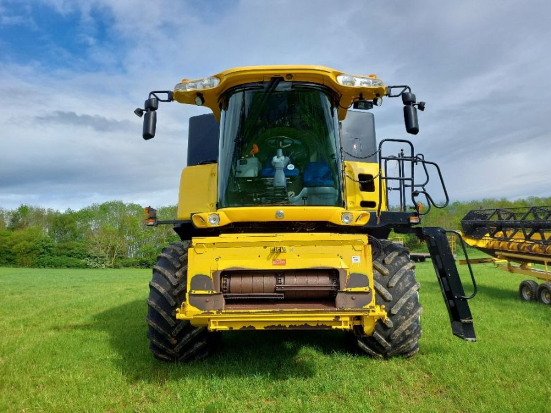 2008 New Holland CR9080 combine - Image 13 of 19